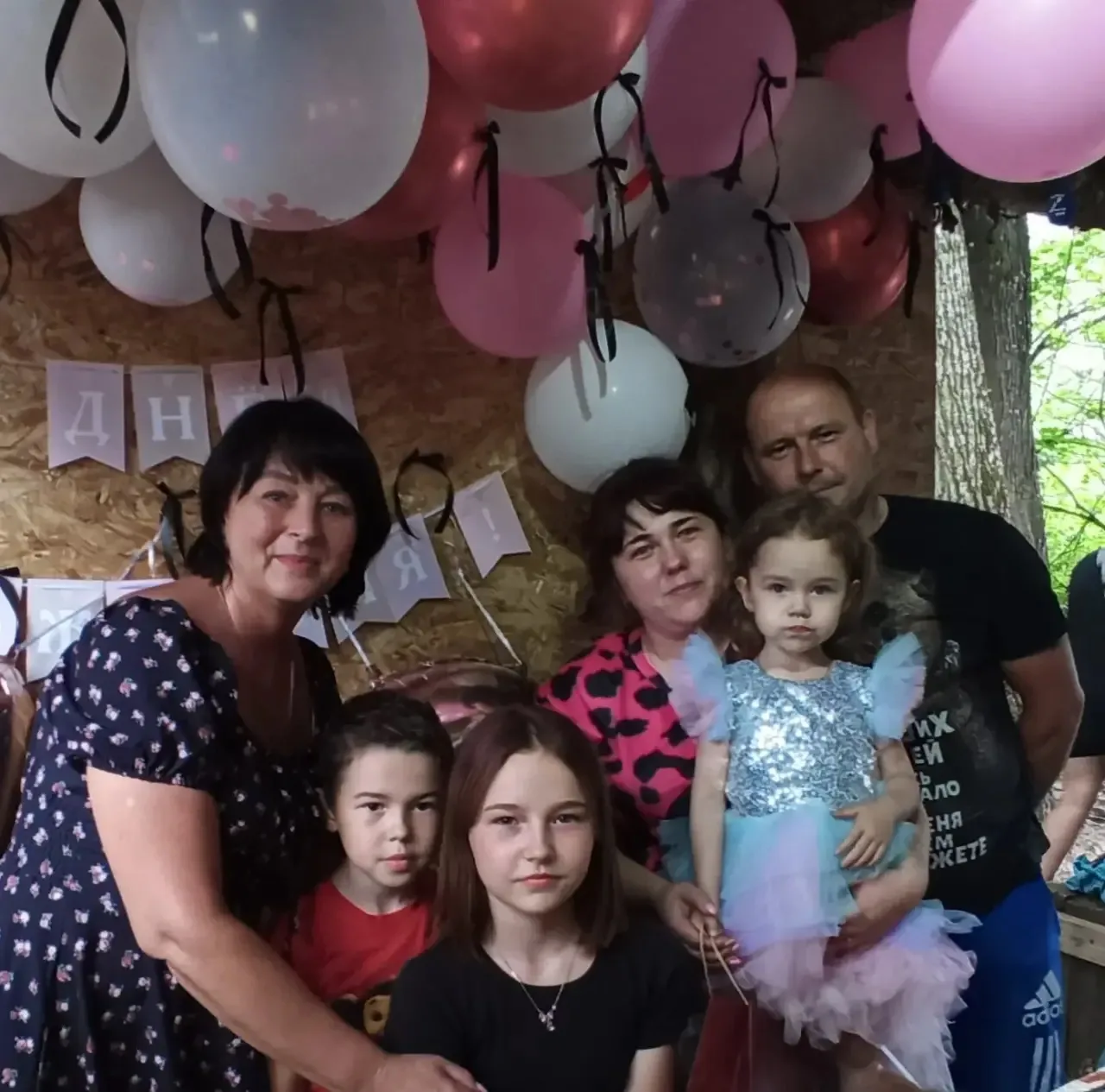 «Семья — сокровище души»: Алексинский СДК поздравил многодетную семью 👨‍👩‍👧‍👦💖
21 июля в Смолен