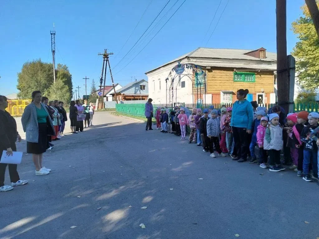 🚨 Сегодня в детском саду «Ласточка» прошла учебная тренировка по эвакуации! 🧑‍🚒