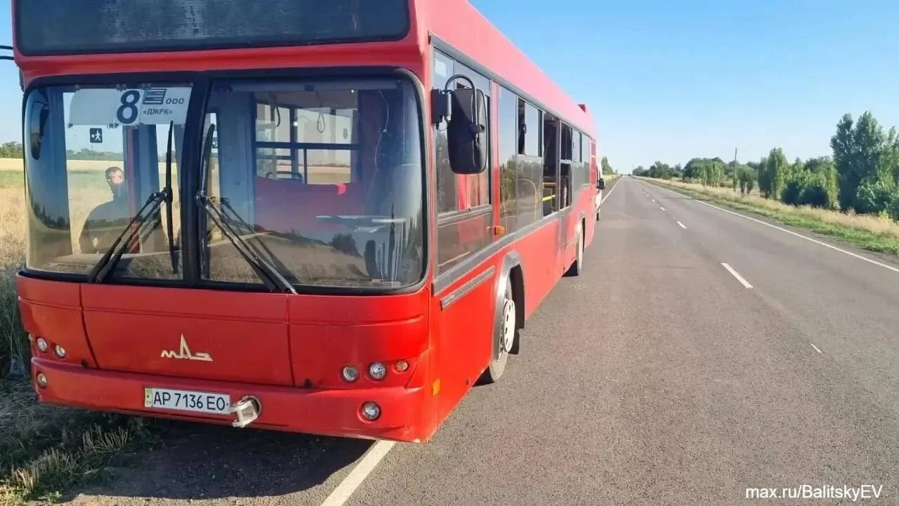 БПЛА ВСУ атаковал пассажирский автобус в районе села Малая Белозерка в Запорожской обла...