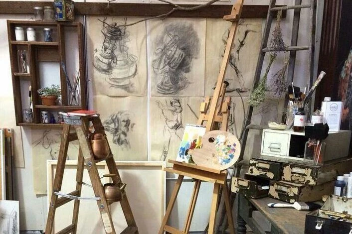 🎨Продолжим рассказ о приметах и суевериях людей творческих профессий. Сегодня о том, в...