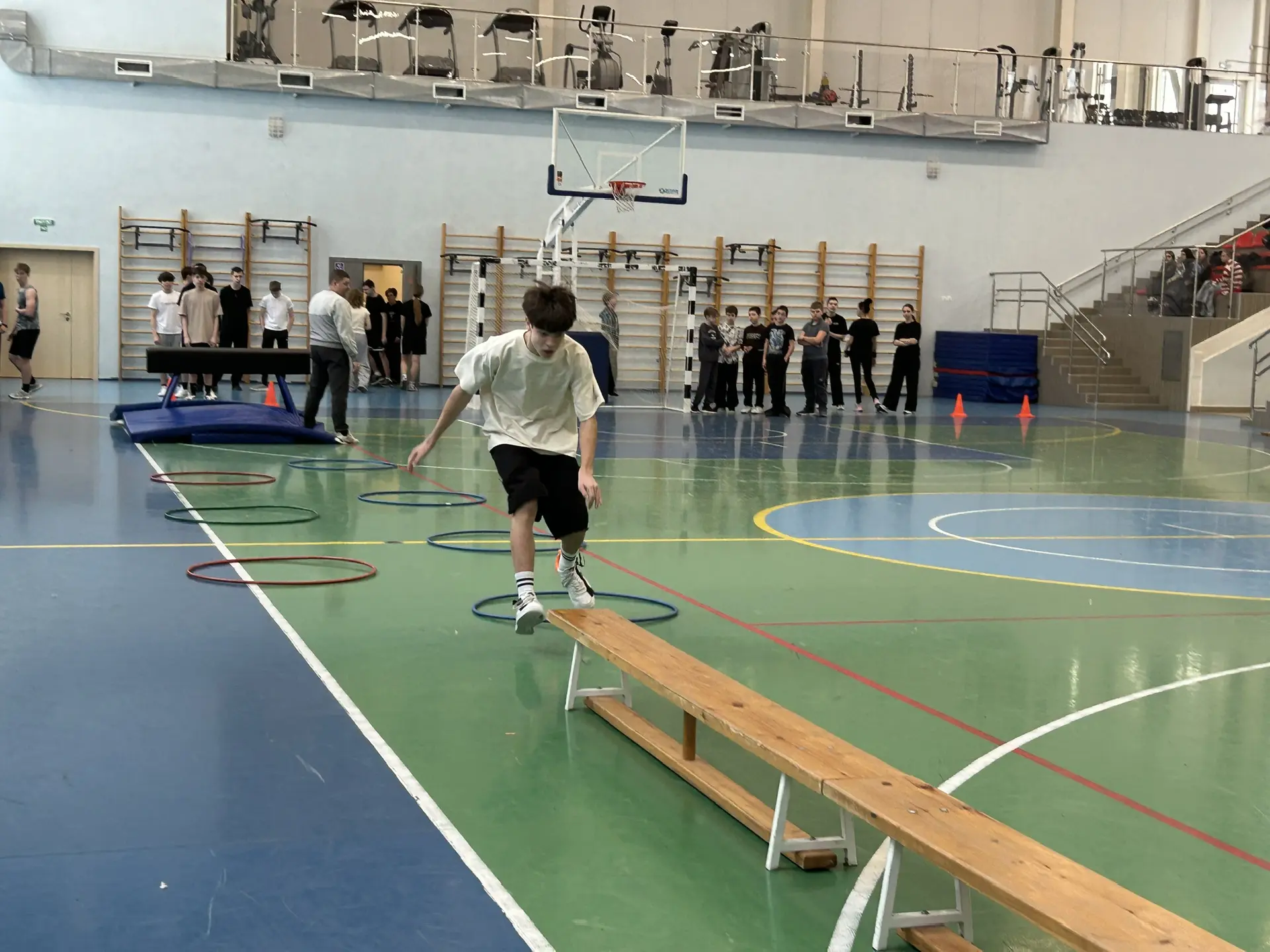 🎉 Весёлые старты в честь 23 февраля! 🎉    В преддверии Дня защитника Отечества парни из 9‑х классов 