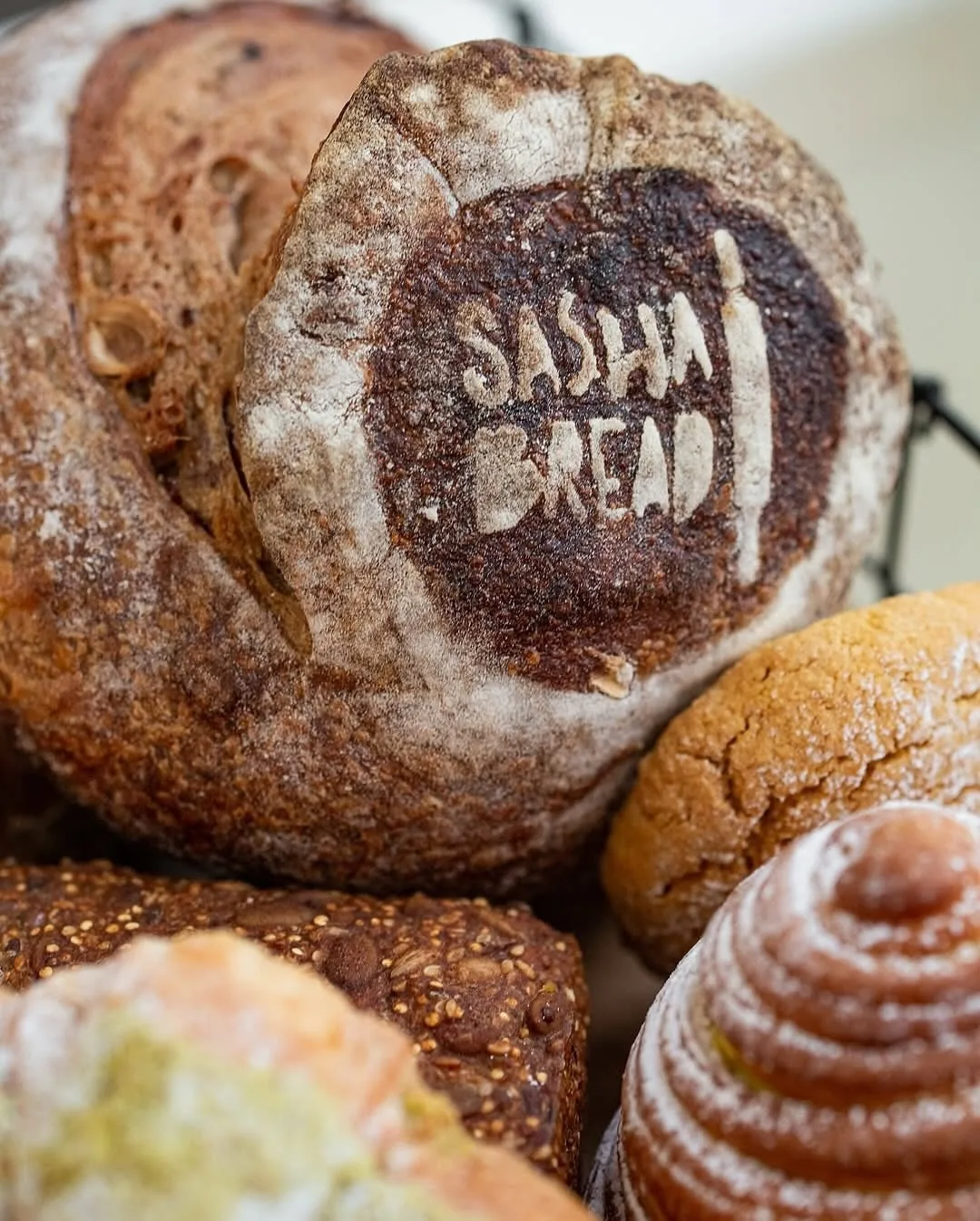 На Даниловском рынке есть пекарня Sasha Bread, где выпекают хлеб на закваске по техноло...