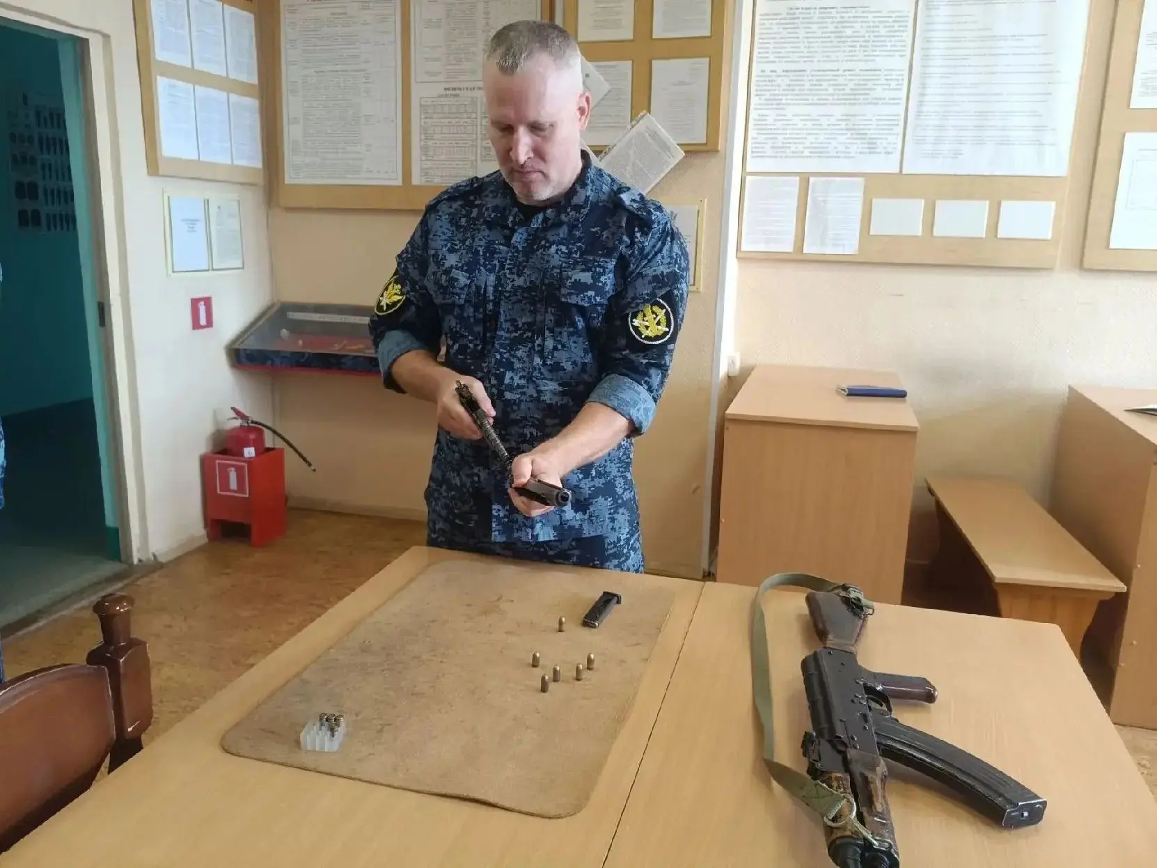 В отделе по конвоированию выбрали лучшего начальника караула