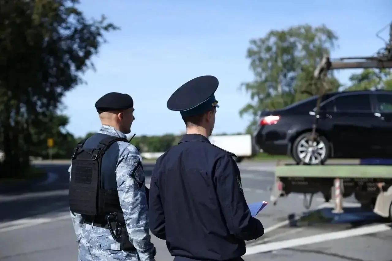 ❗Приставы забрали у псковича автомобиль прямо на дороге за долг почти в 5 млн рублей