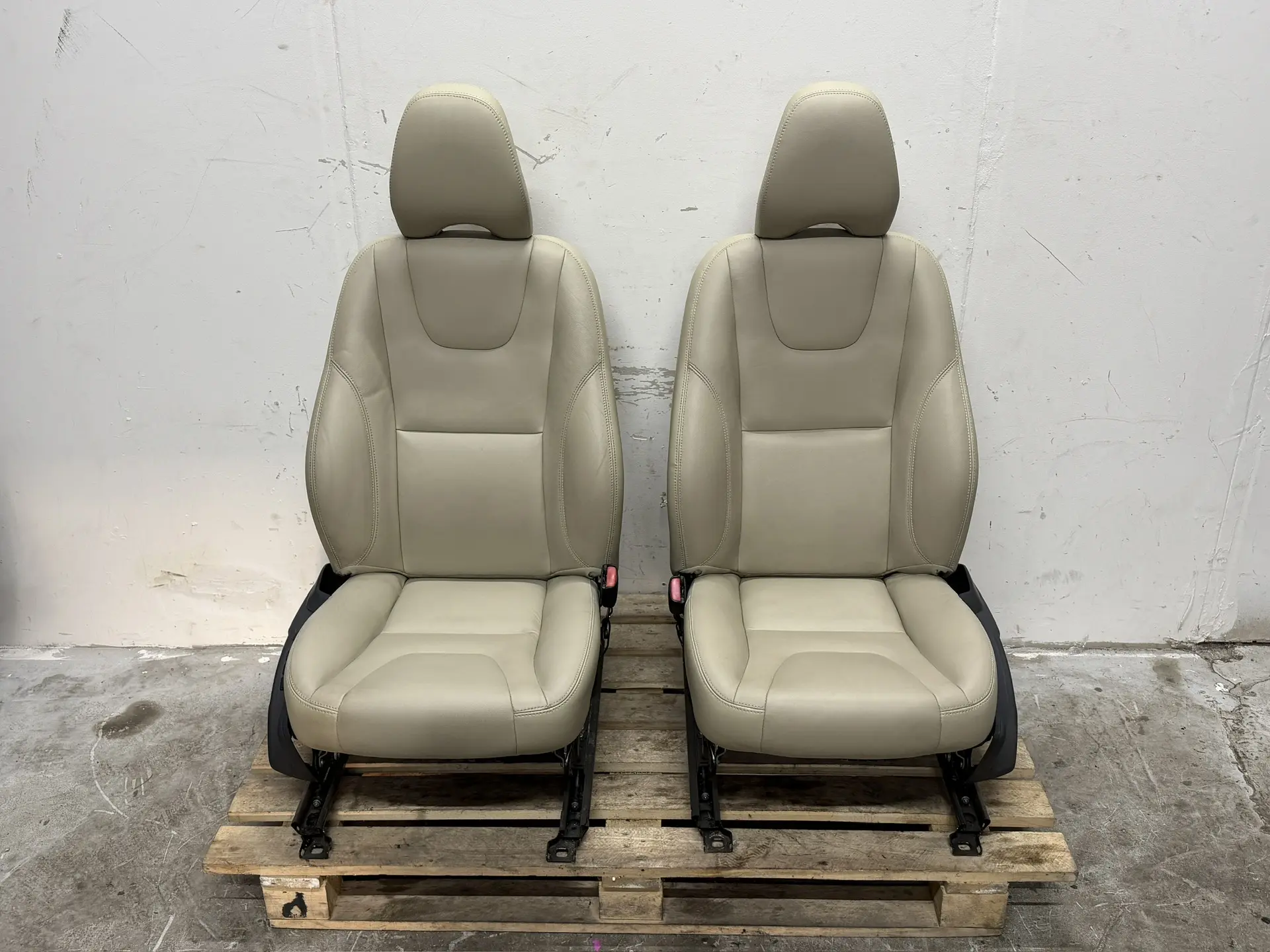 В продаже комплект кожаных сидений для Volvo XC60 I 2008-2017г