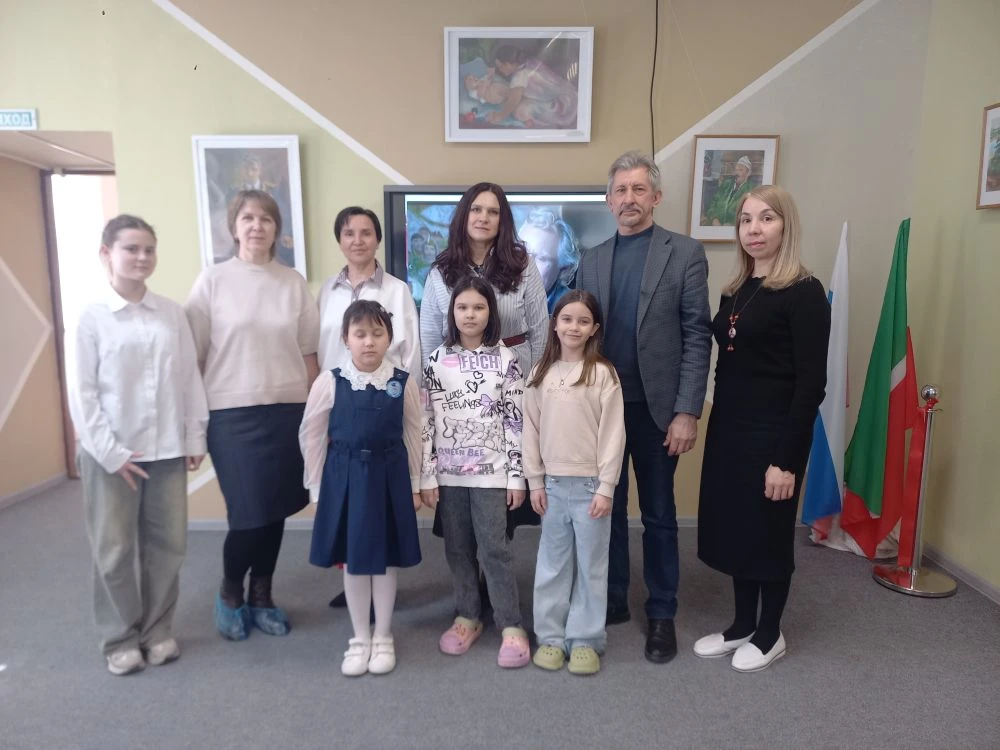 «У полотен мастера»