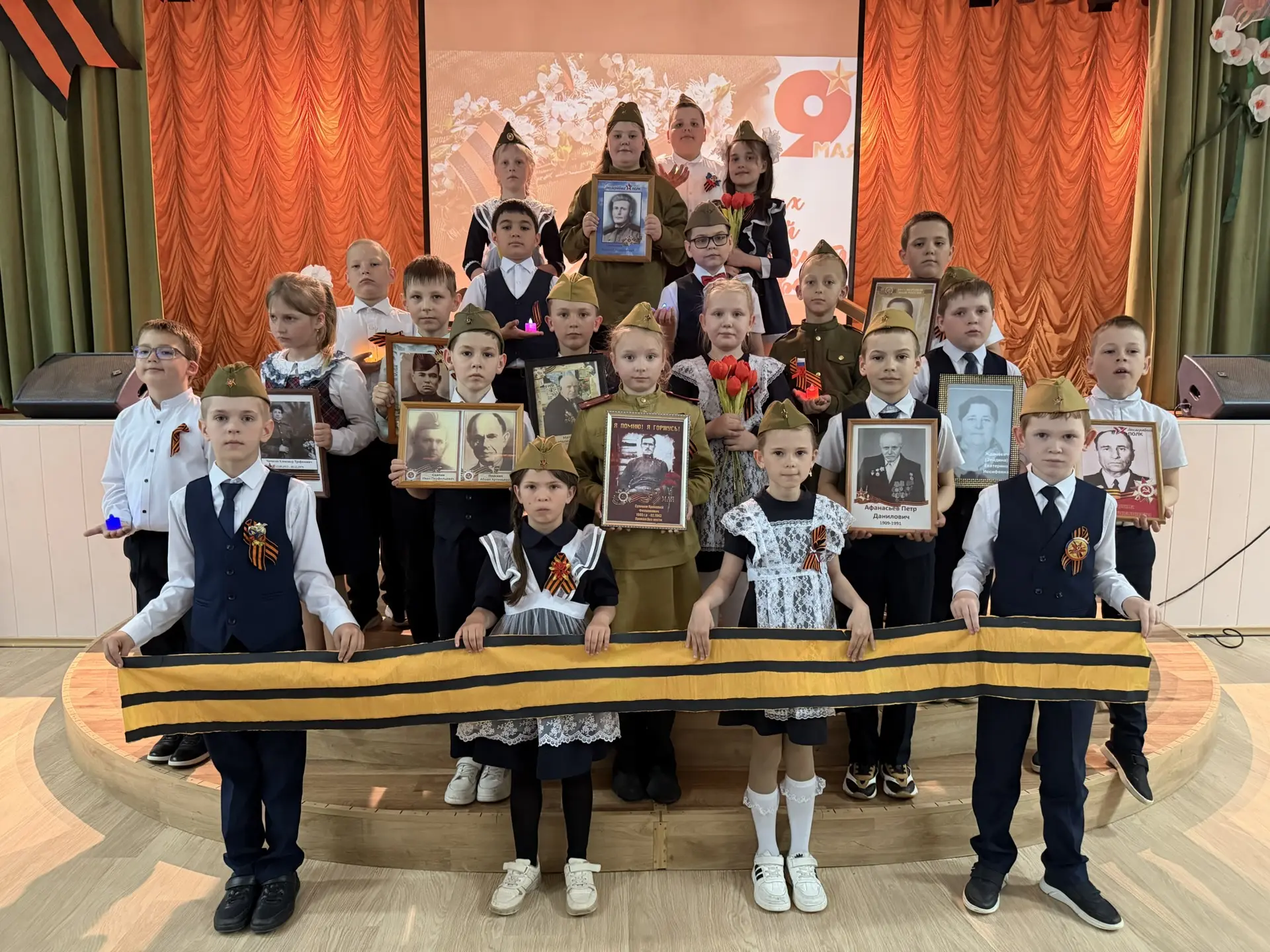 🎊Мы рады поделиться радостной новостью!   В Бердюжской школе прошел незабываемый праздничный концерт