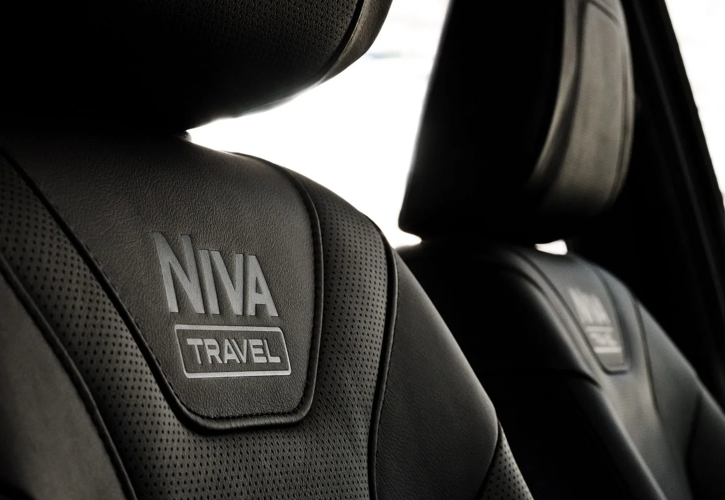 🚙🔥 АвтоВАЗ выпускает 1000 Niva Travel с кожаным салоном. Но не спешите радоваться — нюанс есть. Авто