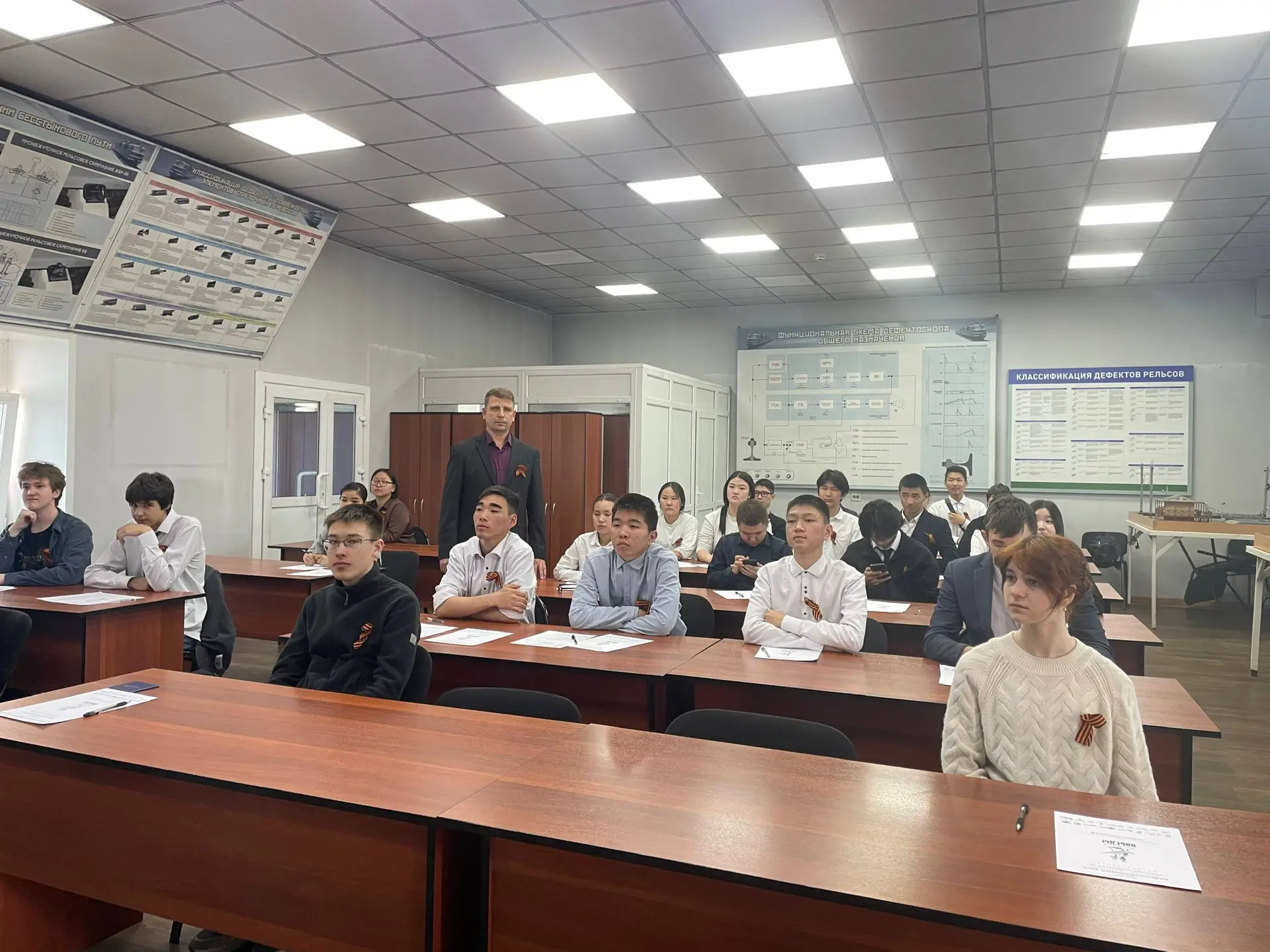🎖️ Знать, чтобы помнить: Кызылский транспортный техникум стал площадкой «Диктанта Побе...