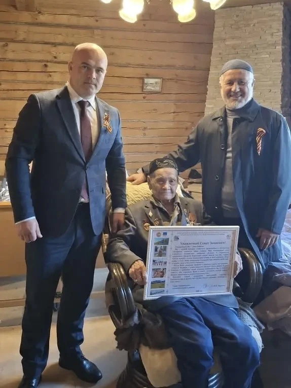 «Страна за нами»: в День Победы поздравили 104-летнего ветерана Самата Хусаинова  В День 81-й годовщ
