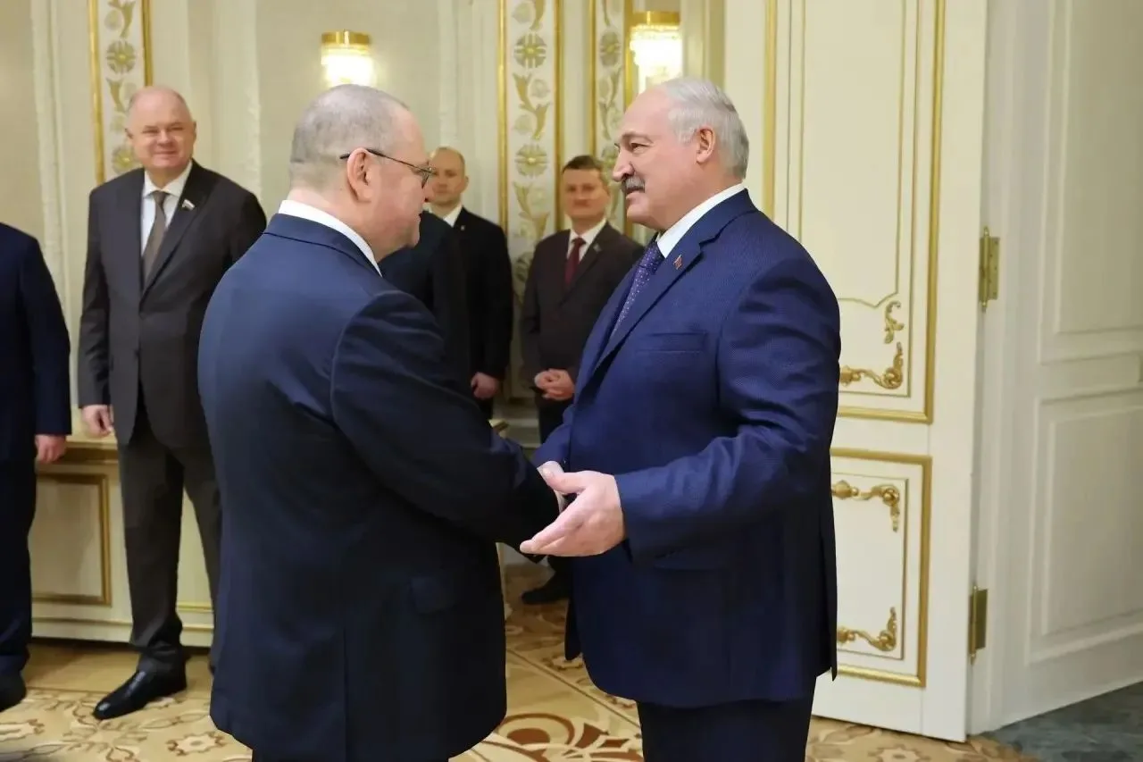 Губернатор Олег Мельниченко поздравил Александра Григорьевича Лукашенко с днем рождения...
