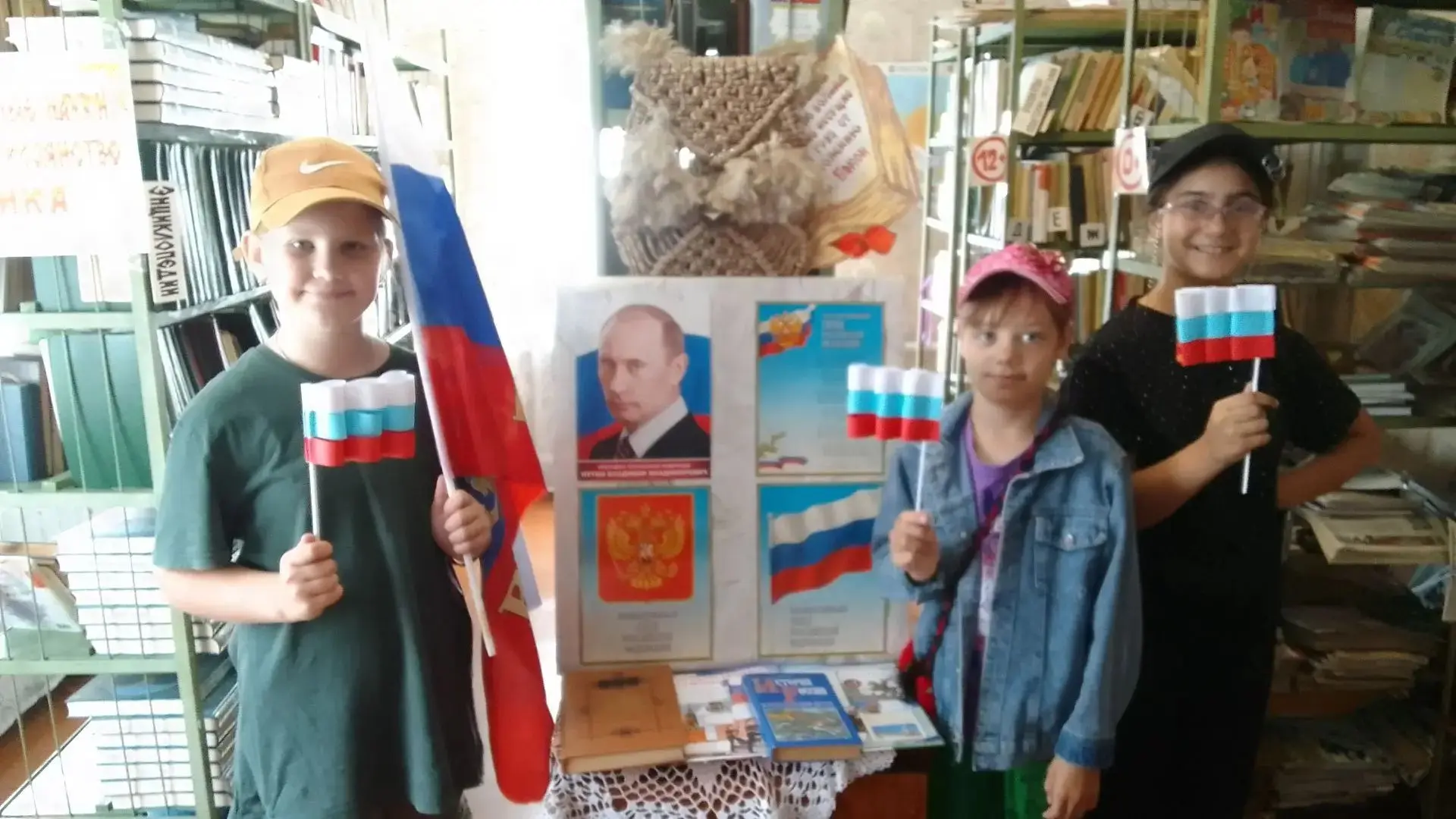Творим и гордимся: в с.Кузьменки отметили День флага России