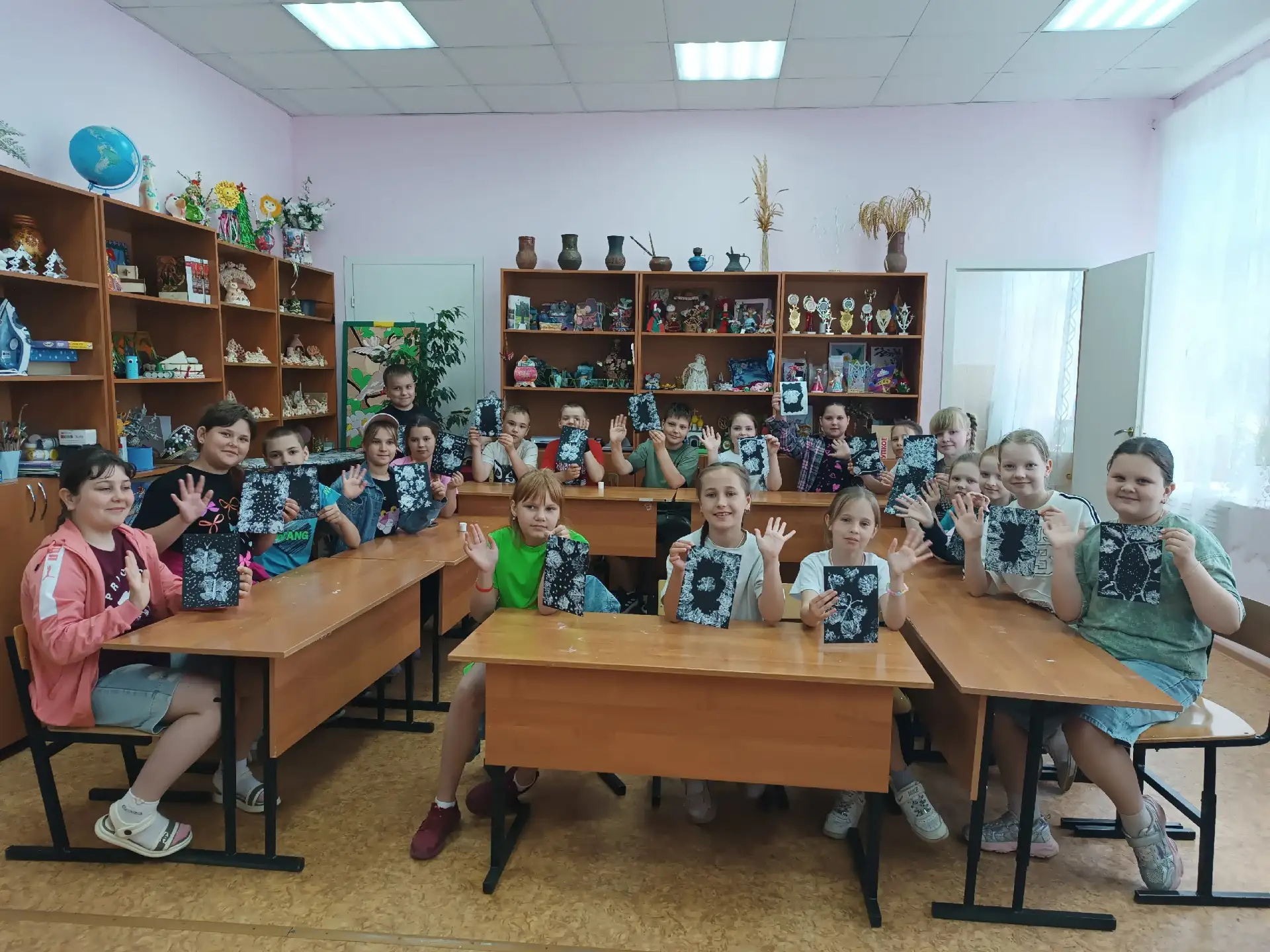 🦋 Сегодня в нашем Центре творили чудеса!
Бутурлинские ребята в гостях у «Каникулярного креатива» ✨
