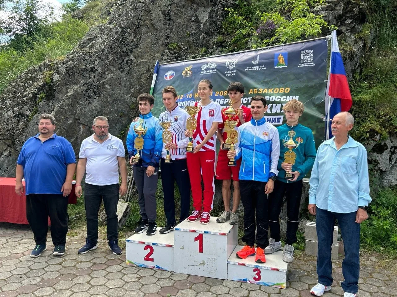 На курорте Абзаково состоялось торжественное закрытие Чемпионата и первенства по спорту глухих, а та