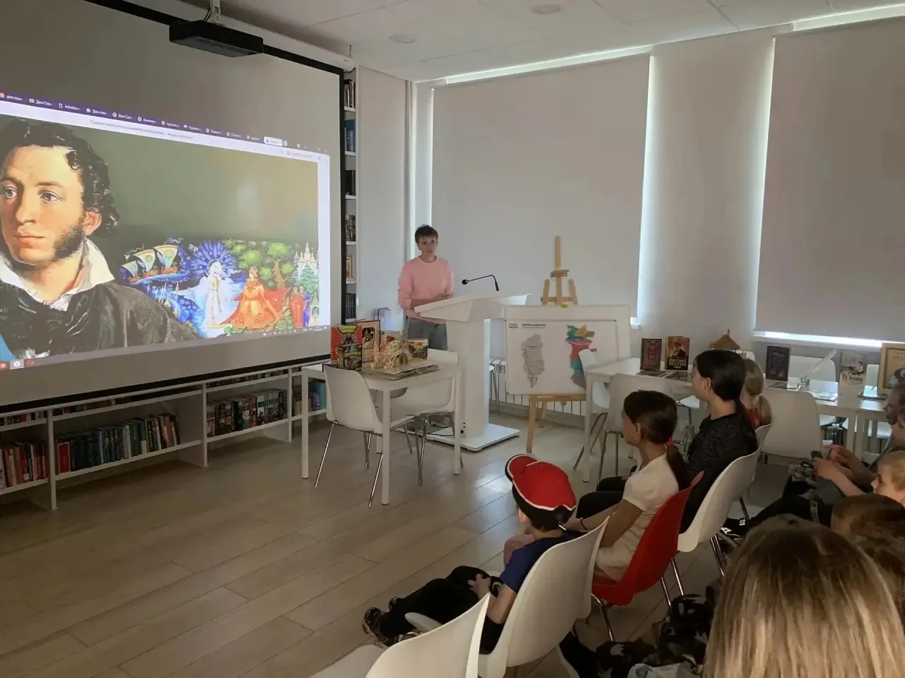📚 День русского языка в библиотеке: путешествие в мир Пушкина! 🎭

📖 В библиотеке им. И.А. Крылова