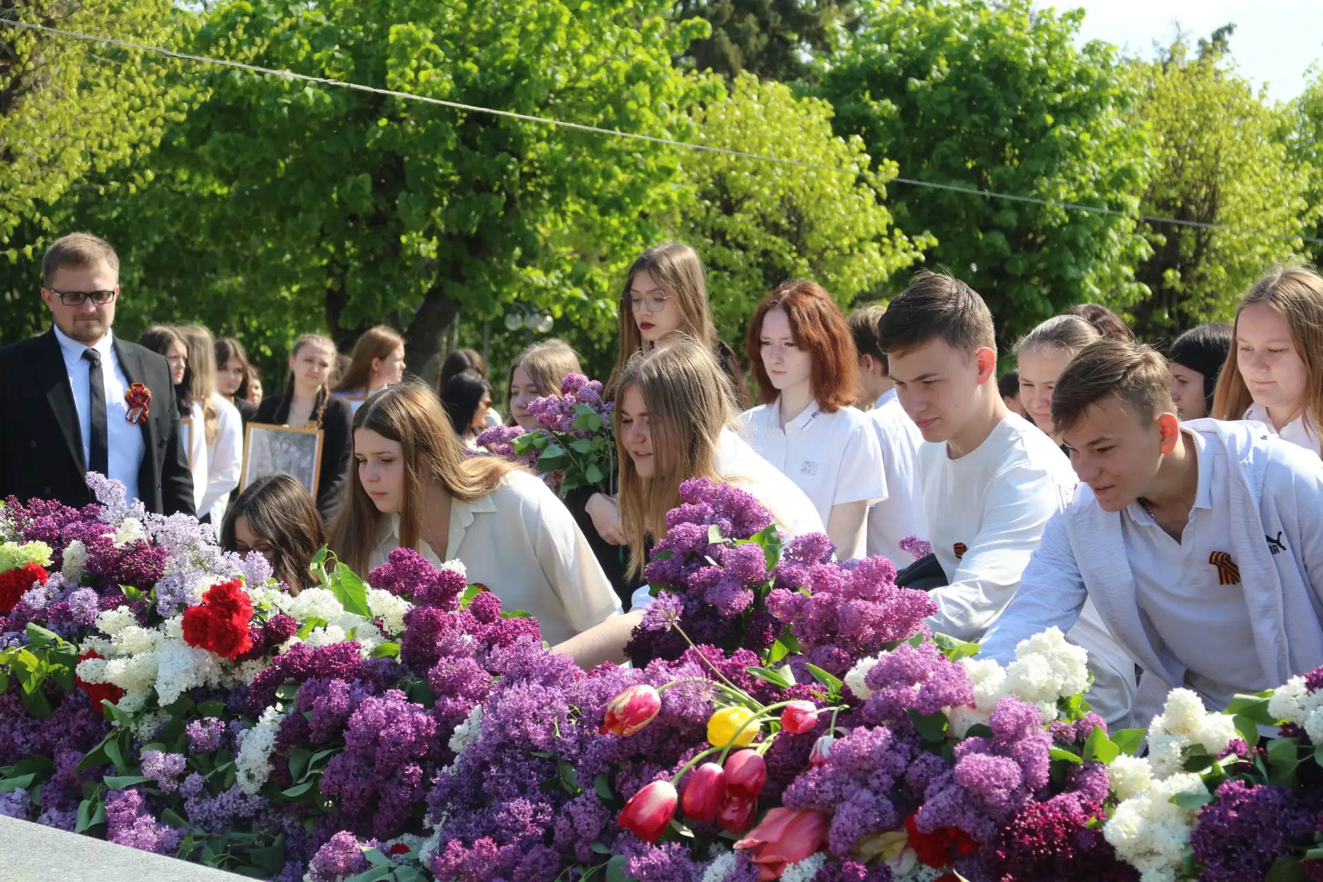🇷🇺🎗8 мая в Ленинградском социально-педагогическом колледже прошла торжественная линейка, посвящённая