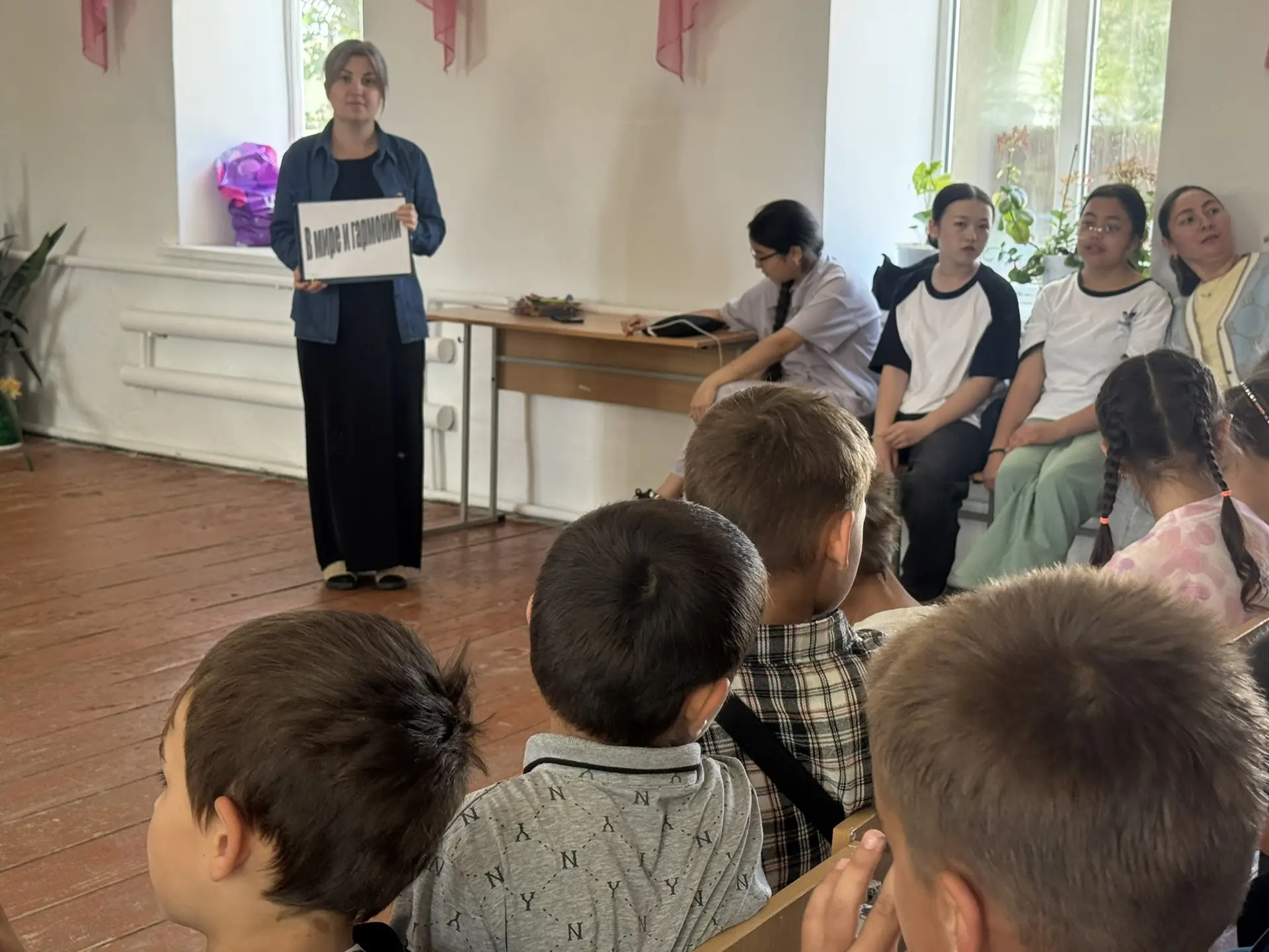 Для детей пришкольного лагеря «Солнышко» руководитель кружка Дома культуры х. Андрей-Ку...