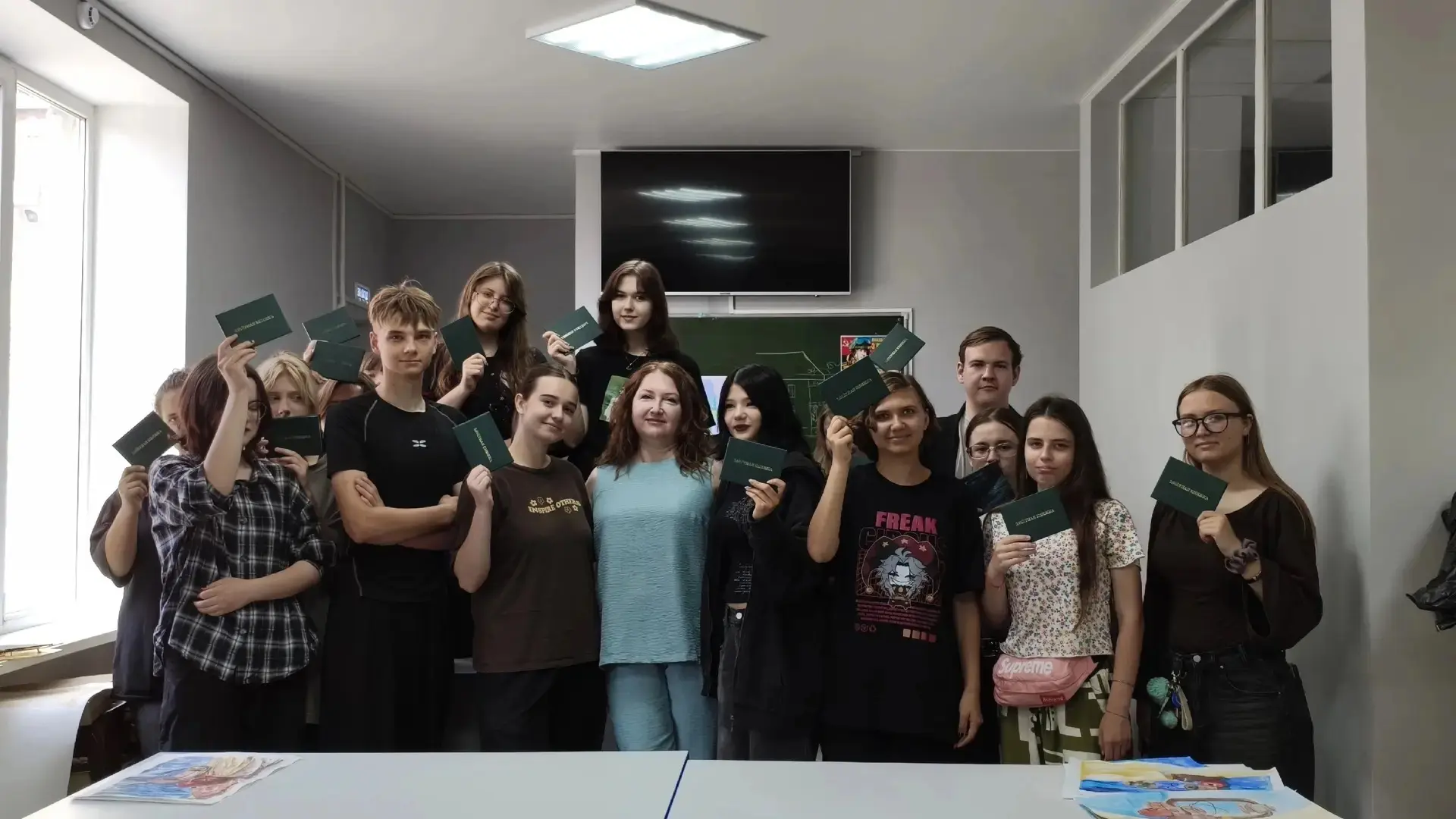 УРА-А-А! КАНИКУЛЫ!!! 🥳🎉🔥Дизайнеры, выдыхаем! Летняя сессия на отделении «Дизайн по о...