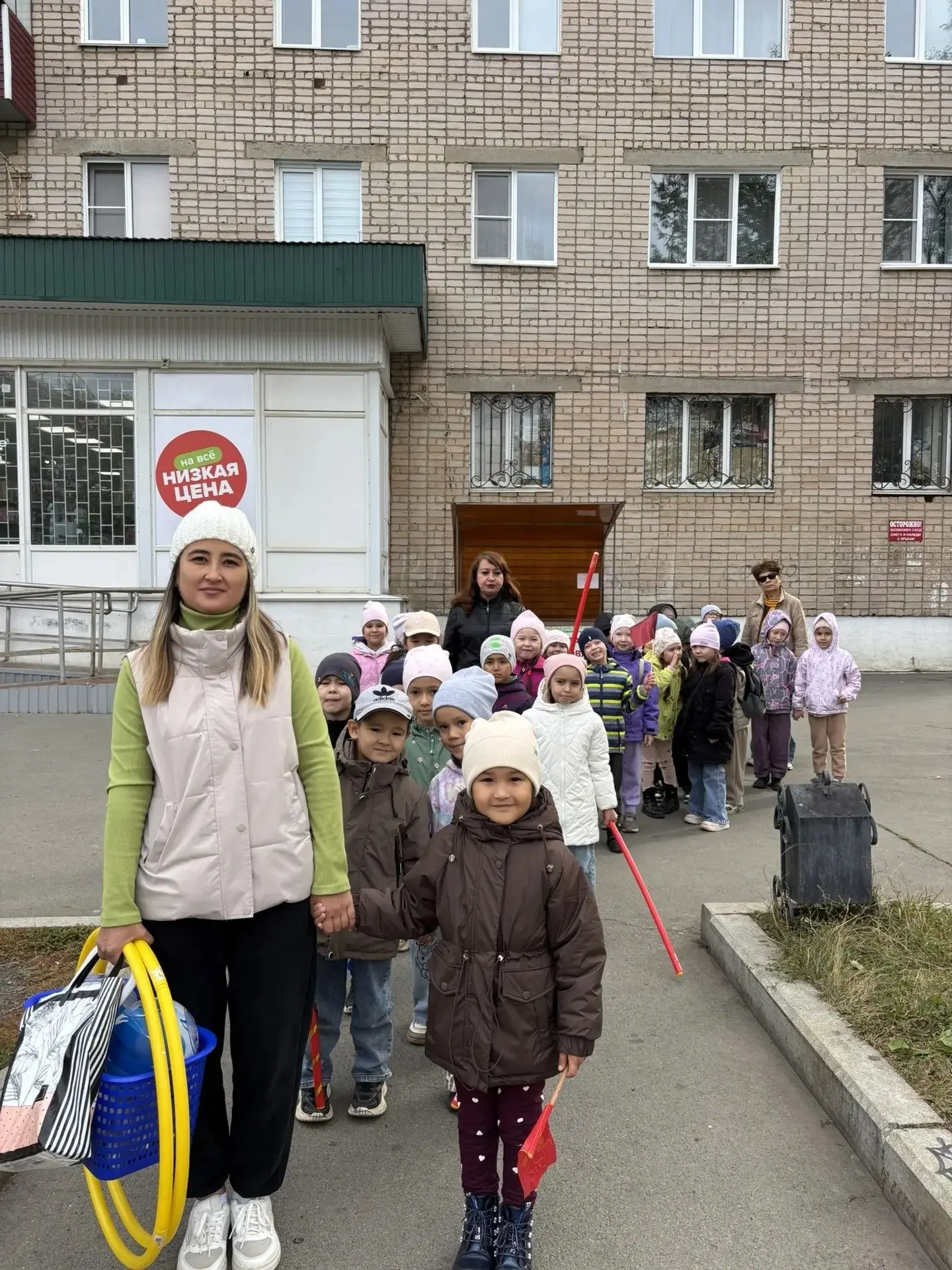 Обучение детей правилам безопасности дорожного движения, по-прежнему, остается одной из...
