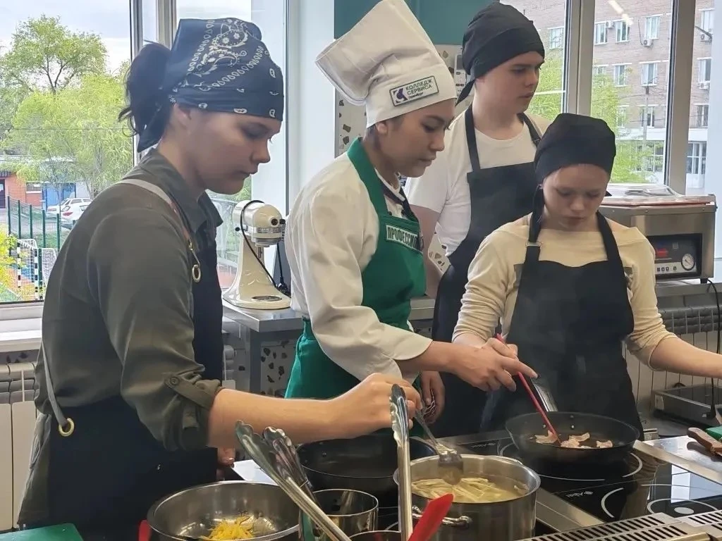 👨‍🍳 Путь к 3 разряду   В Академии сервиса продолжаются курсы по специальности «Повар 3 разряда». Сту