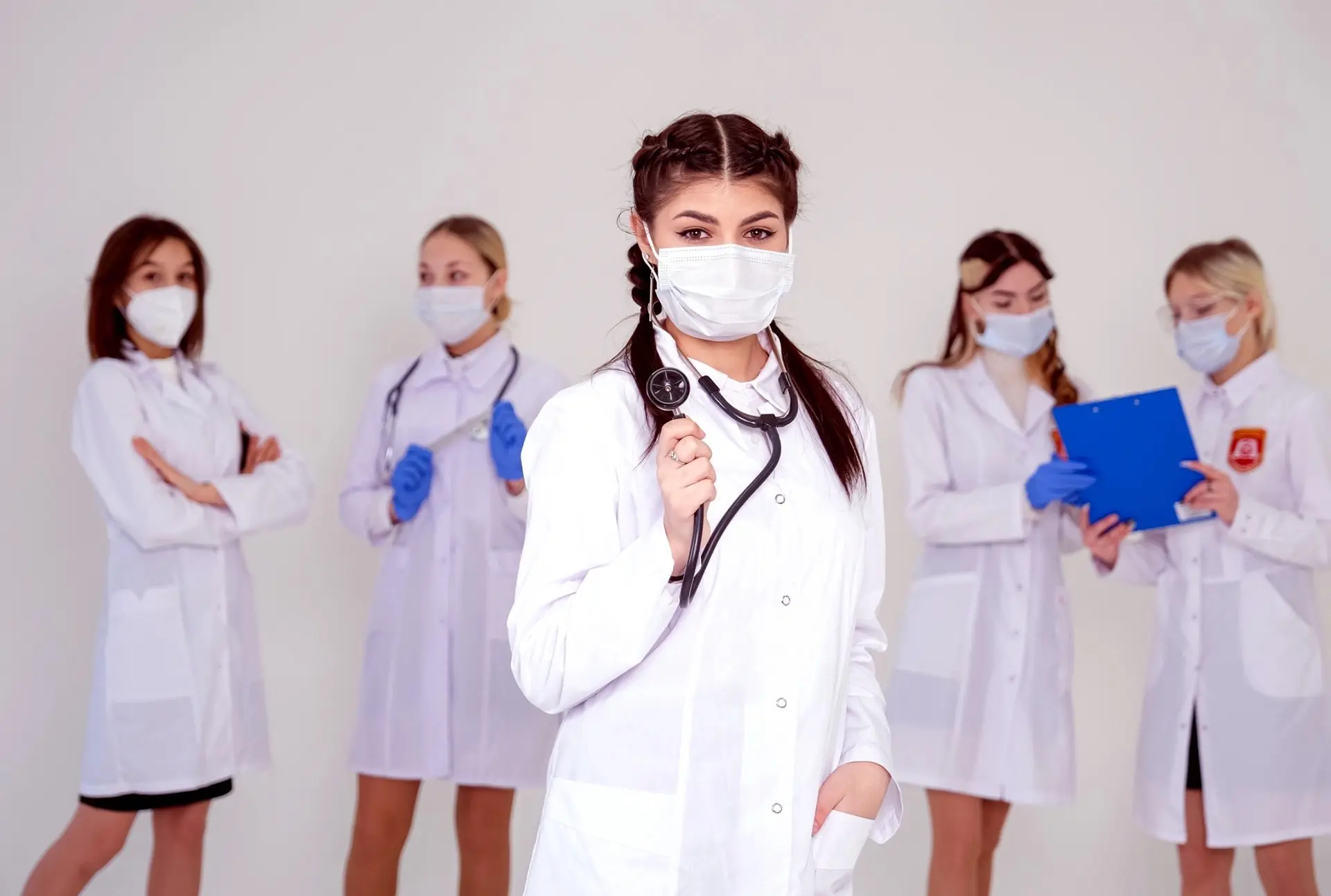 Специальность «Лечебное дело». Квалификация - Фельдшер. 
 
Форма обучения: 
✅ Очная или очно-заочная