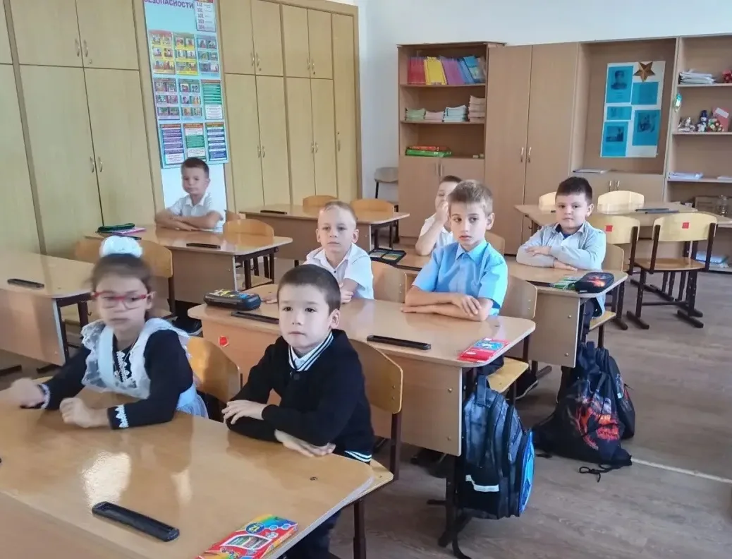Плодотворный понедельник в 1«А» классе начался с урока «Разговоры о важном». Тема «Подв...