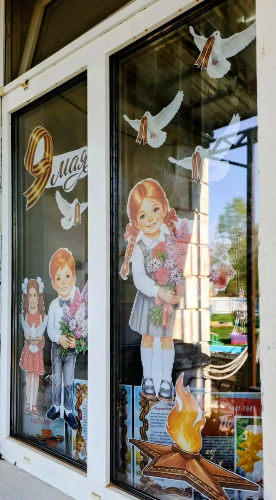 Окна Победы засияли яркими символами патриотизма!