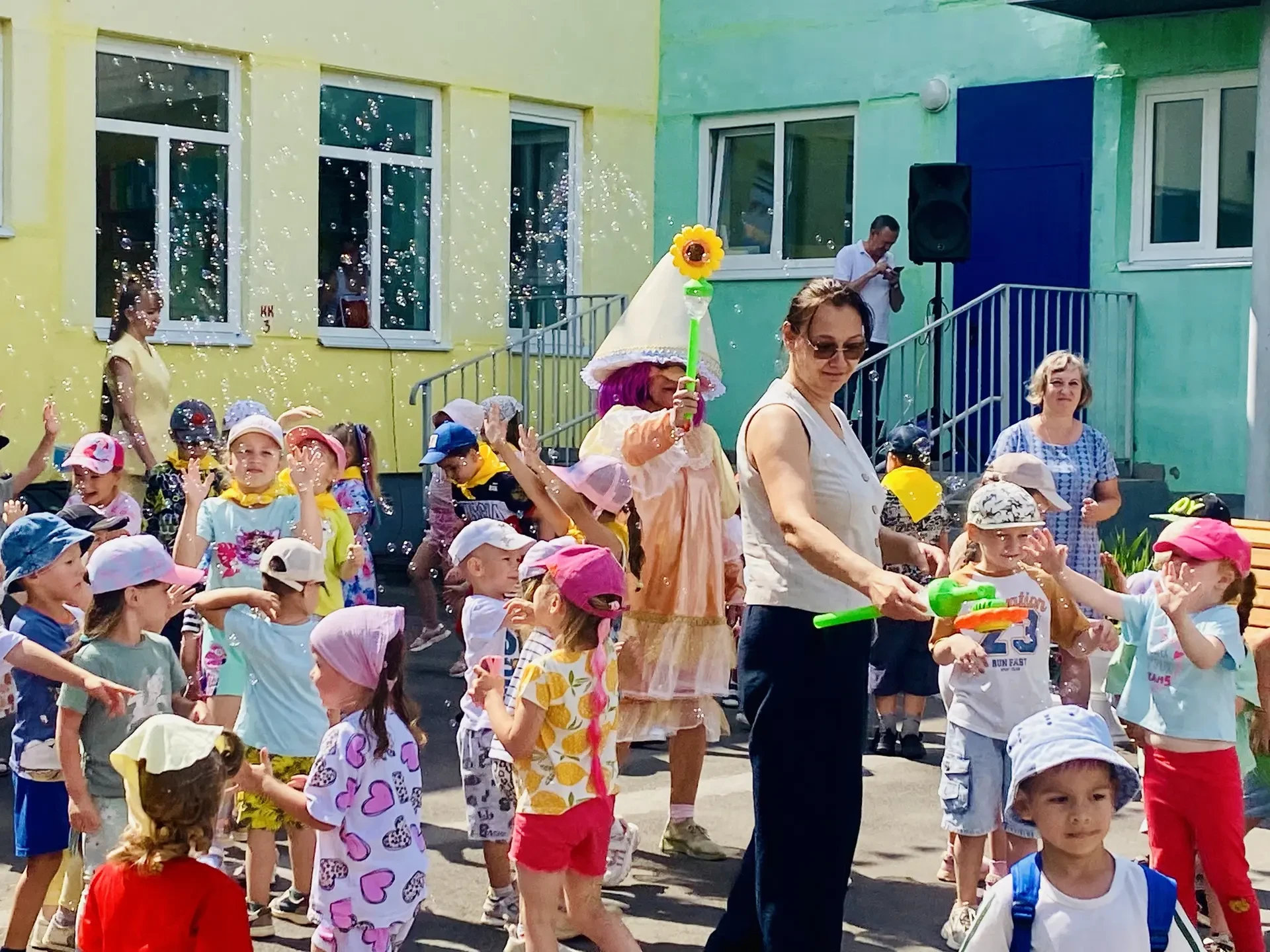 🎭Даже летом хочется немного волшебства и зимней сказки! К нам в гости приехала знаменитая труппа ро