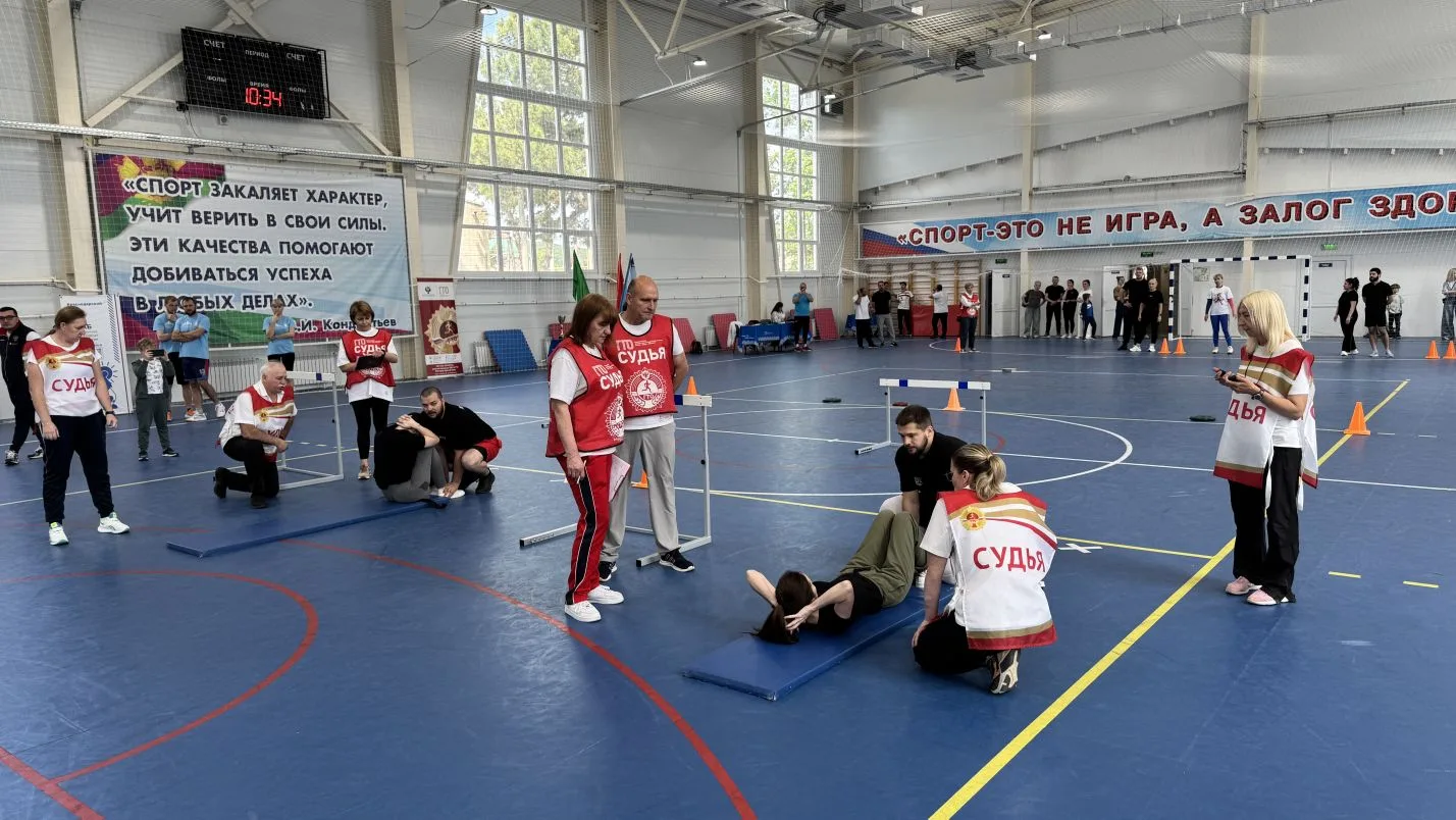 🏃‍♂️🔥 Гонка ГТО – в самом разгаре!  Команды проходят серию испытаний на силу, ловкость, меткость и в
