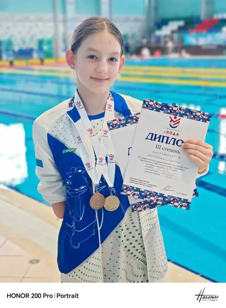 Дебют — и сразу на пьедестал! 🏊‍♀️ 💫 

С 6 по 9 июня в Саратове прошли Всероссийские детско-юношес