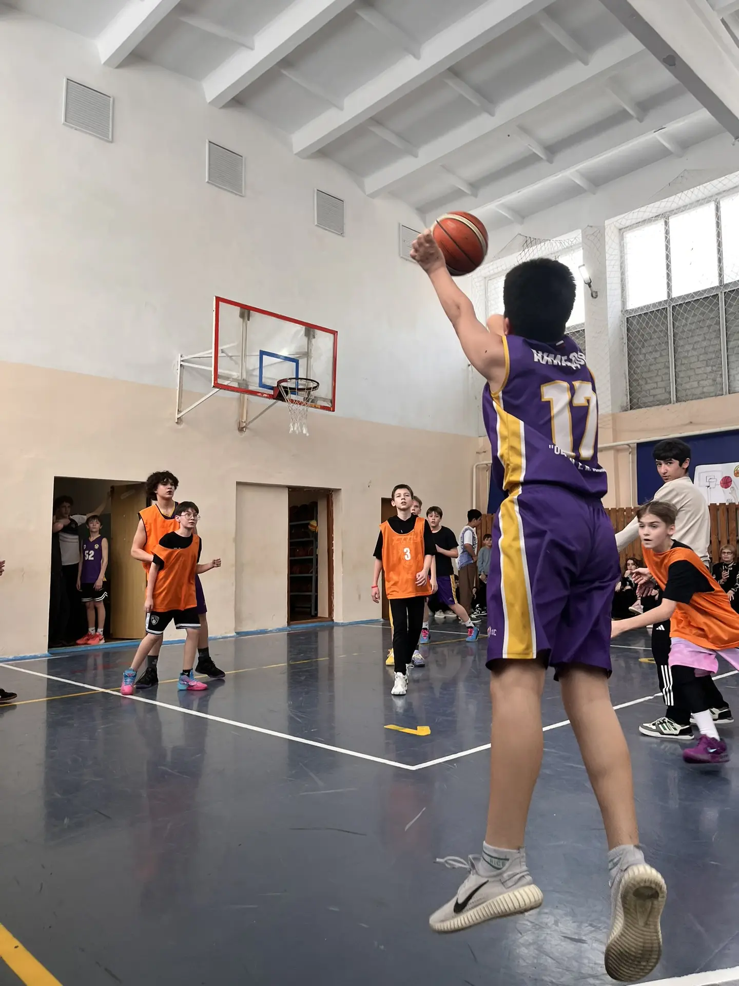 🏀 Баскетбольный турнир среди 6-х классов: итоги!  Вчера и позавчера прошли захватывающие баскетбольн