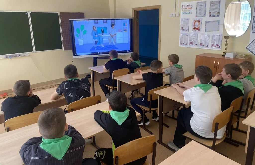 Сегодня в лагере начались занятия кружка «Азбука безопасности».

Первые уроки были посвящены безопас
