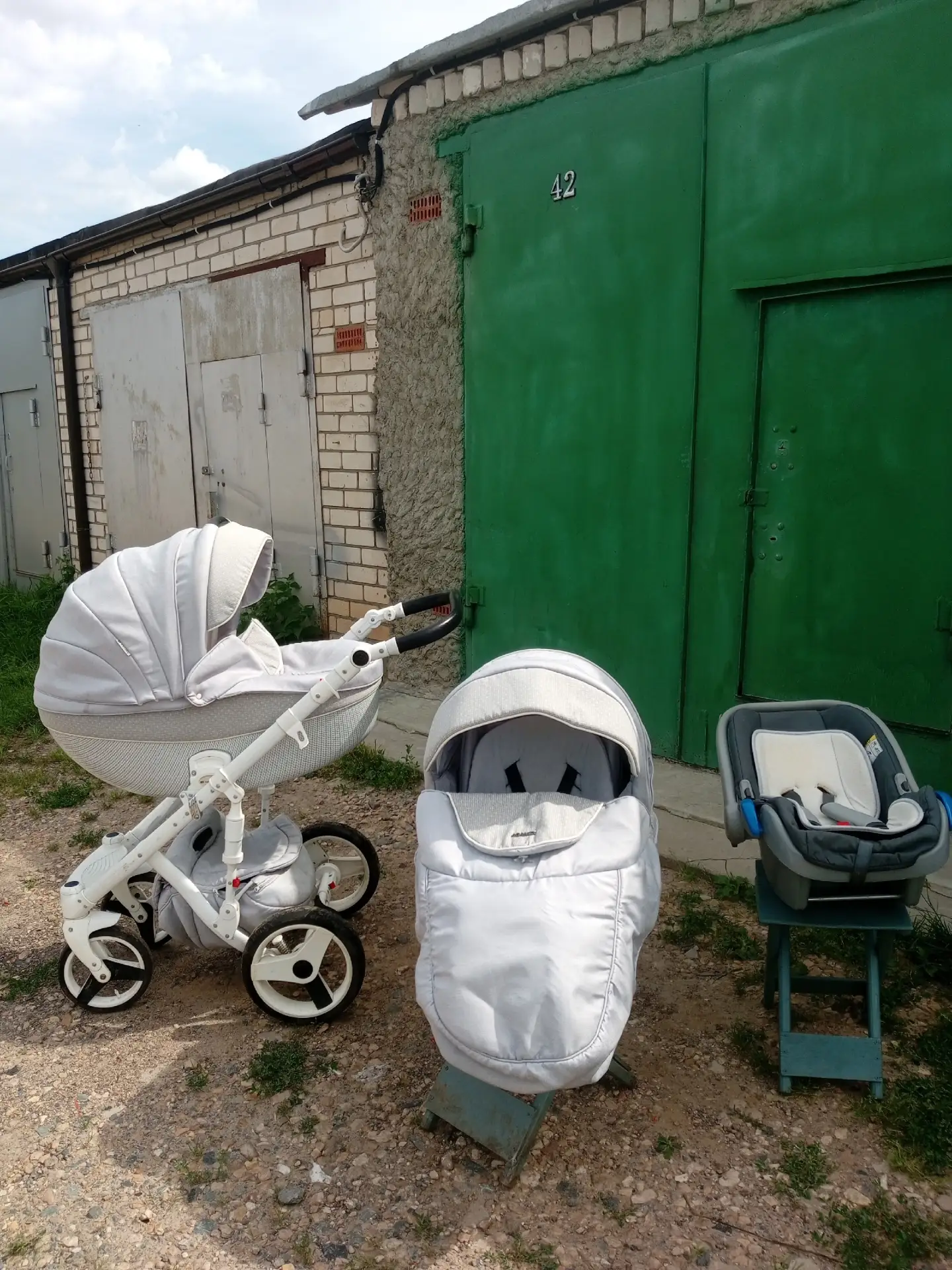 Продаю коляску 2 в1+автолюлька! По состоянию на 4 из 5 баллов! Маскитка, дождевик, чехл...