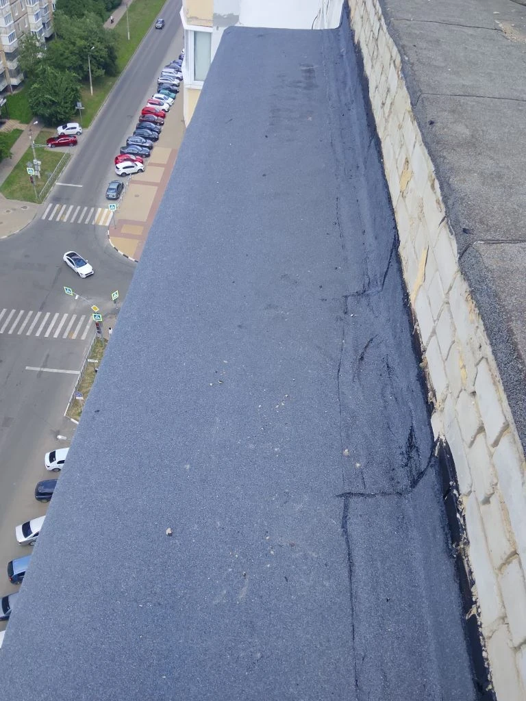 Выполнен ремонт кровли большого балкона дома 165 ул. Победы