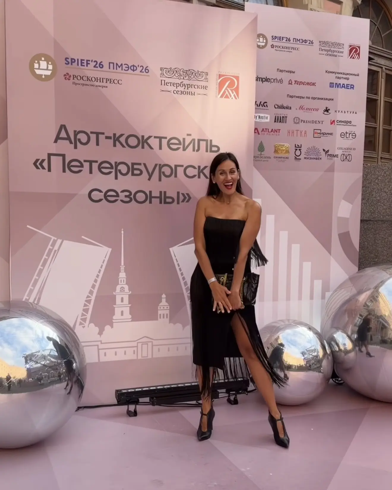 Вы, мои прекрасные подписчицы, купаете меня в комплиментах: в комментариях и личных сообщениях!

Но 