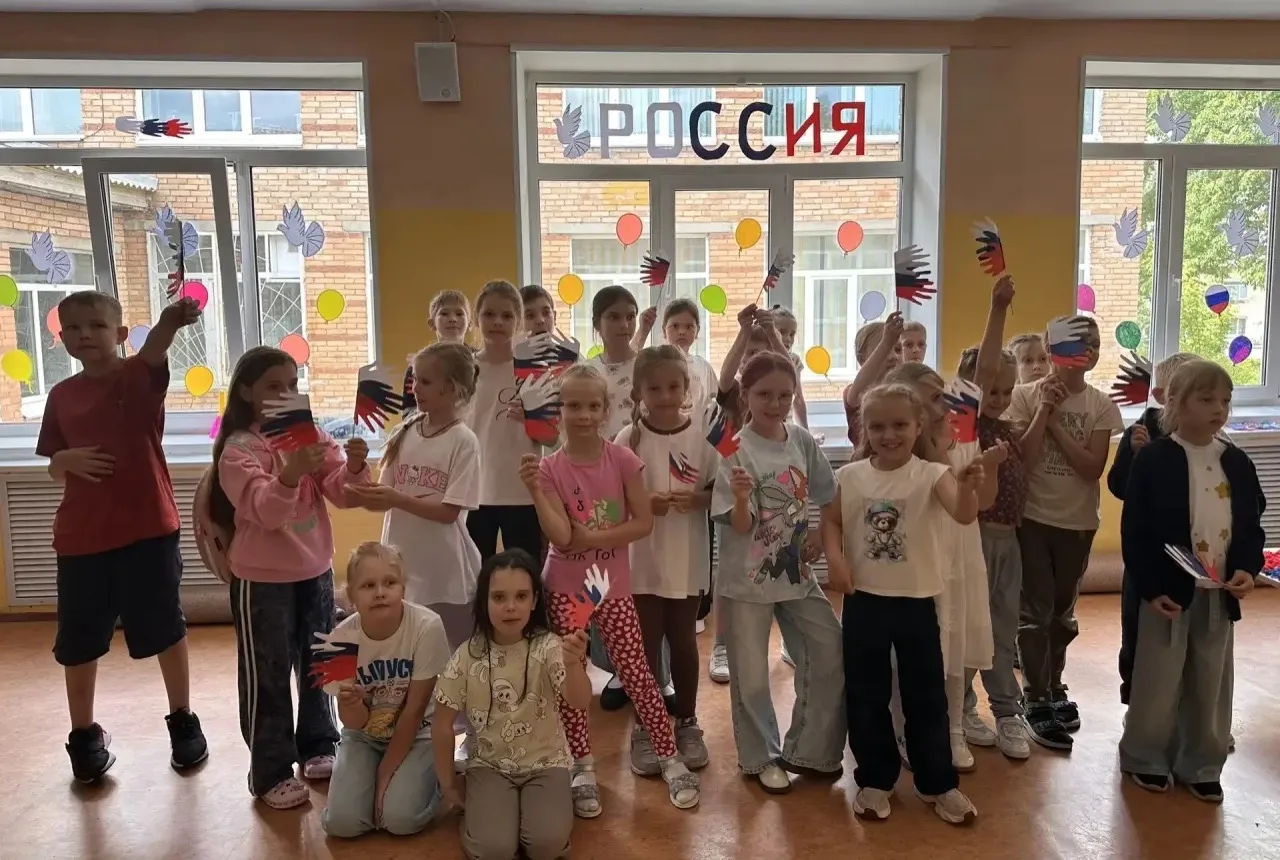10 июня в пришкольном лагере состоялось мероприятие, посвященное предстоящему Дню России.

Первая по
