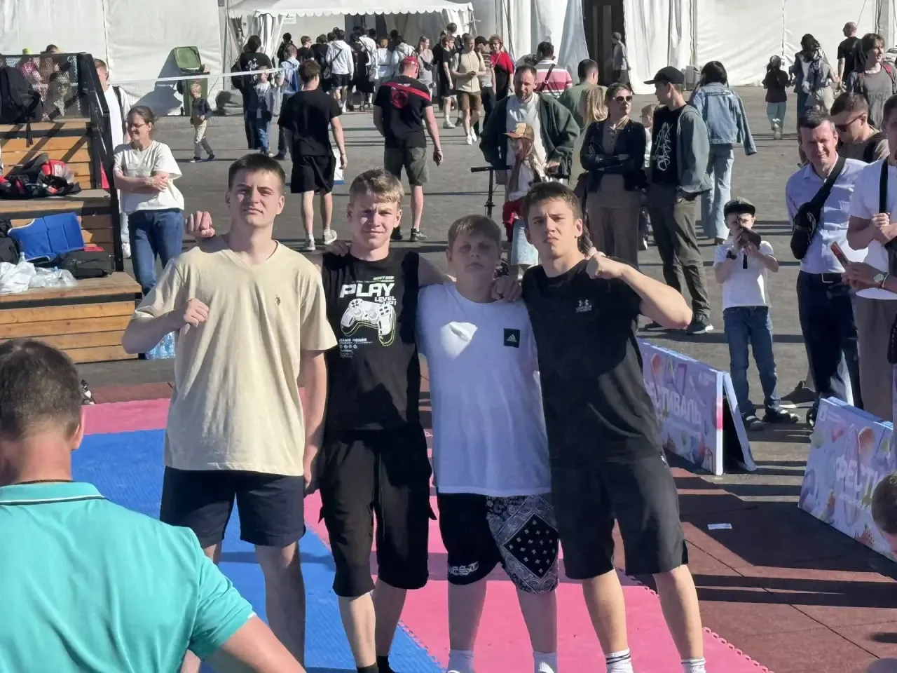 🏆Большие победы начинаются с маленького шага!  Наши ребята сегодня побывали на Фестивале школьного и