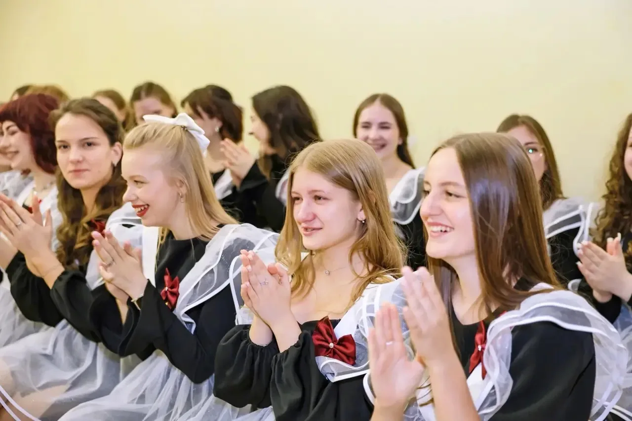🔔Сегодня последний звонок прозвенел для более 6000 мытищинских школьников!  У 4200 девятиклассников 