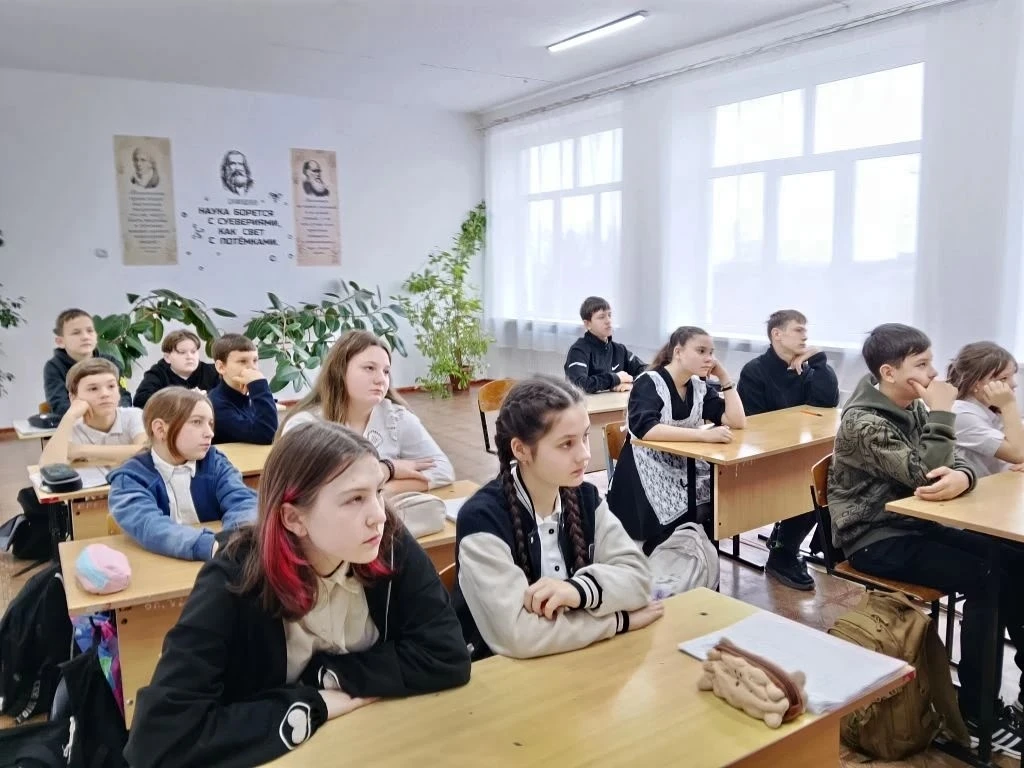 🛡️ «Цифровой щит»: учимся безопасности в сети 💻  2 марта на внеурочном занятии «Разговоры о важном» 