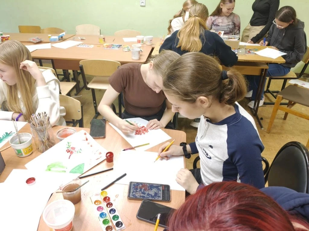 🎨 В кружках ИЗО сегодня творили волшебство!