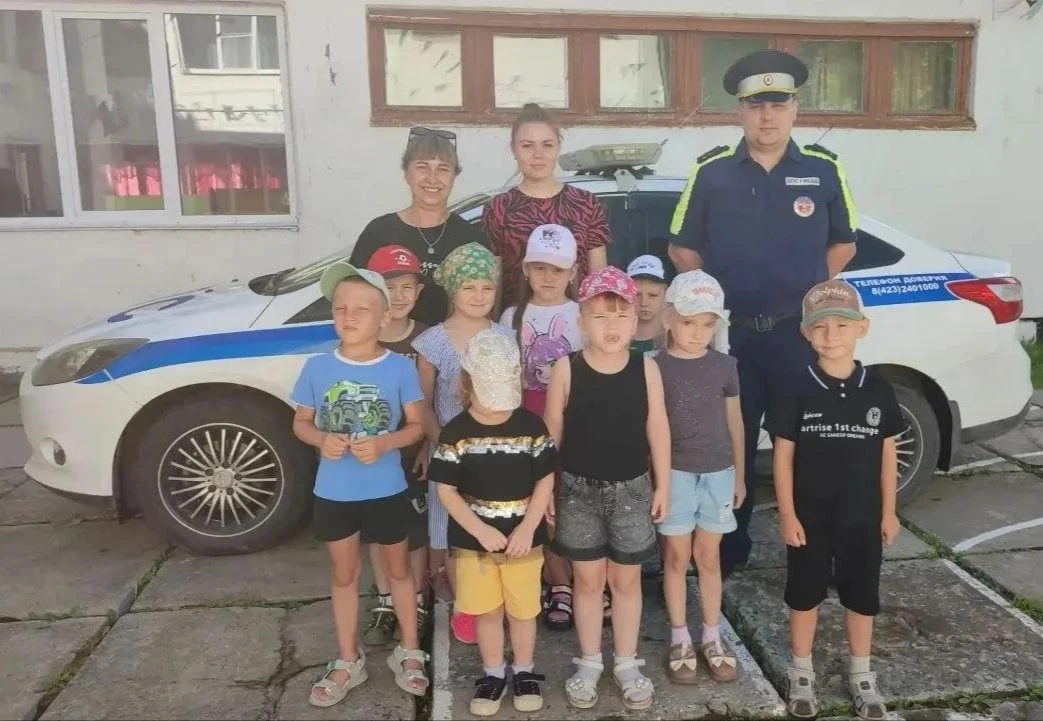 Как правильно переходить дорогу и зачем нужны «светлячки»: сотрудники Госавтоинспекции ...