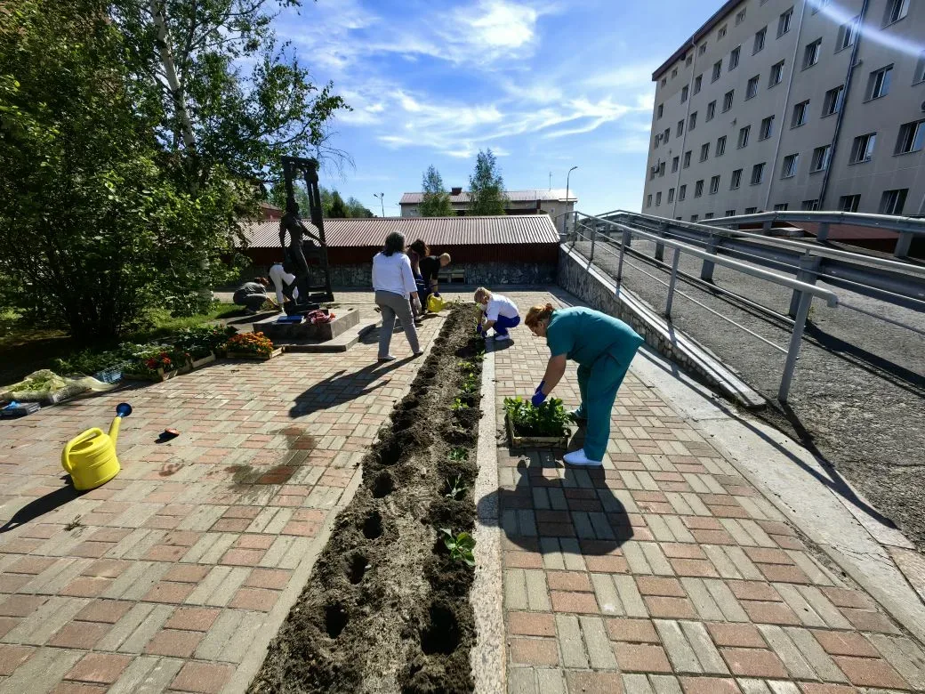 🌼 Лето в Сургуте — особенное время: после долгих месяцев снега и монохромных пейзажей ...