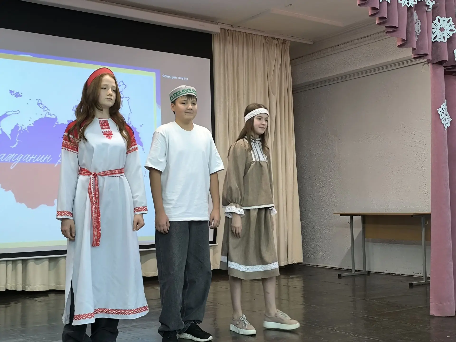 В четверг, 18 декабря, в нашей Гимназии прошёл конкурс «Я - гражданин России!», посвящённый окончани