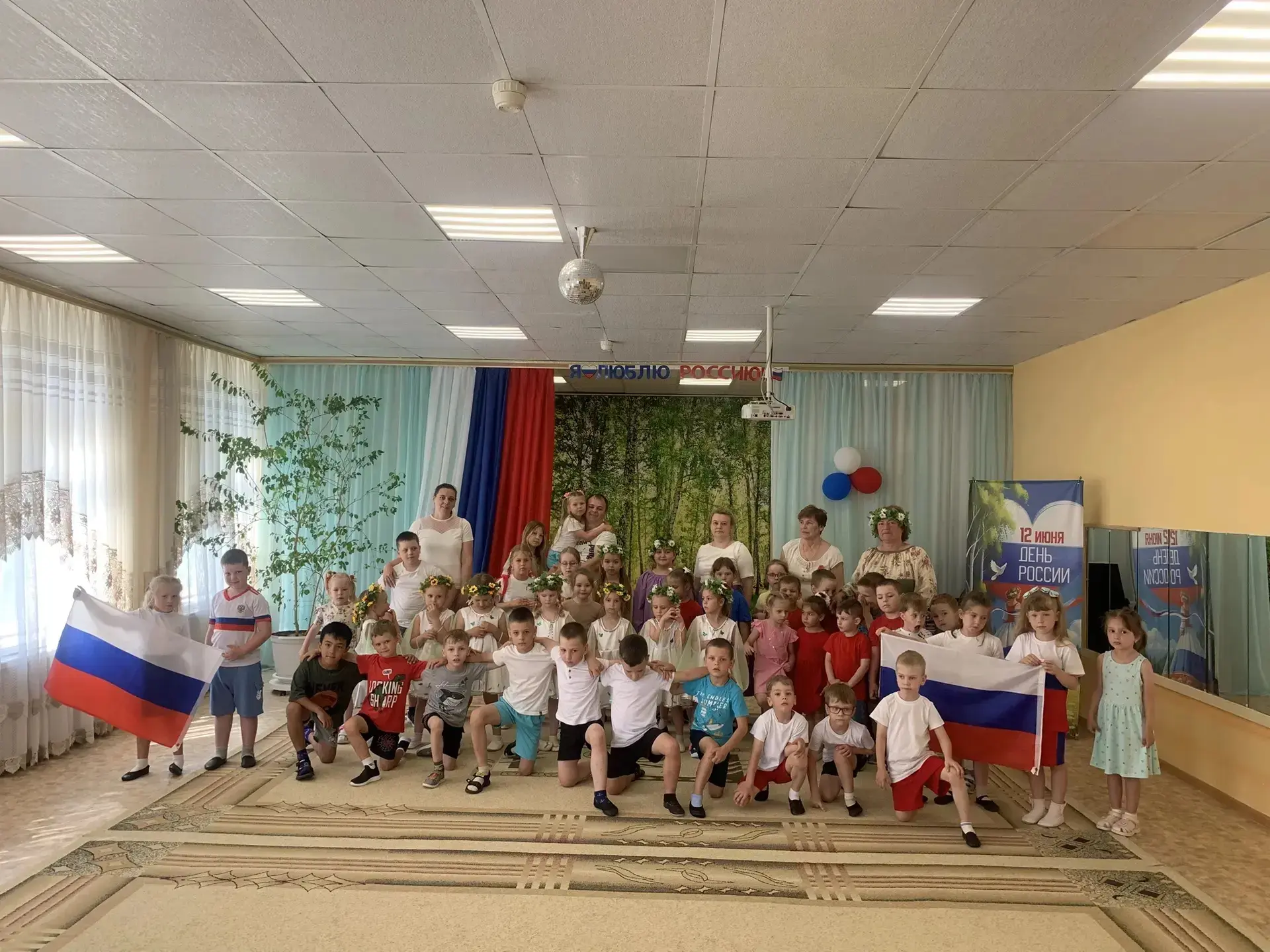 Россия в сердце моём и твоём!!!

В рамках Марафона летних детско-родительских образовательных проект