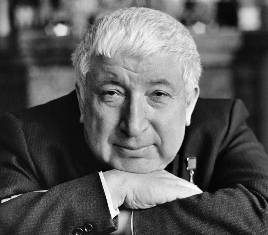 Сегодня - день рождения Расула Гамзатова (1923–2003), дагестанского поэта, писателя, пу...