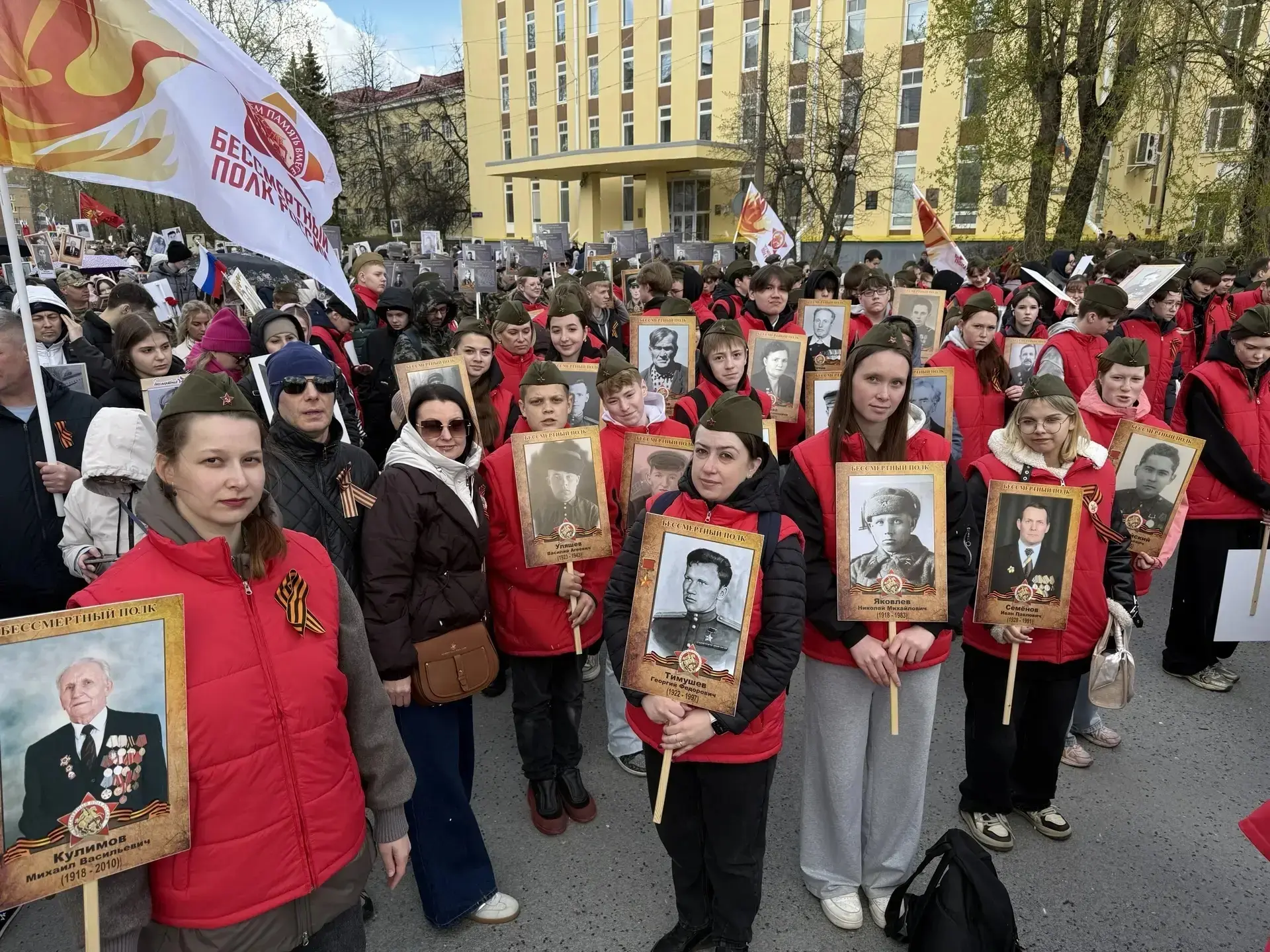 🕊Сегодня, в День Великой Победы, команда ребят школы 24 с гордостью приняла  участие в шествии "Бесс