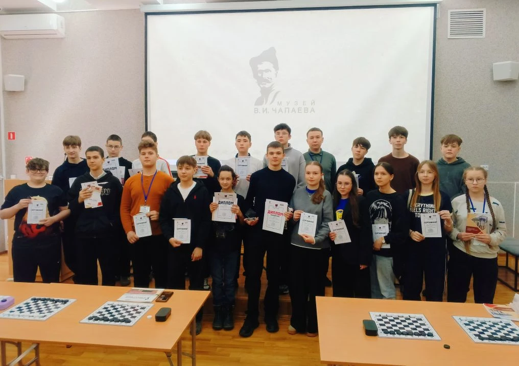 Сегодня в музее В. И. Чапаева состоялся захватывающий интеллектуальный турнир «Шашки Чапаева», собра