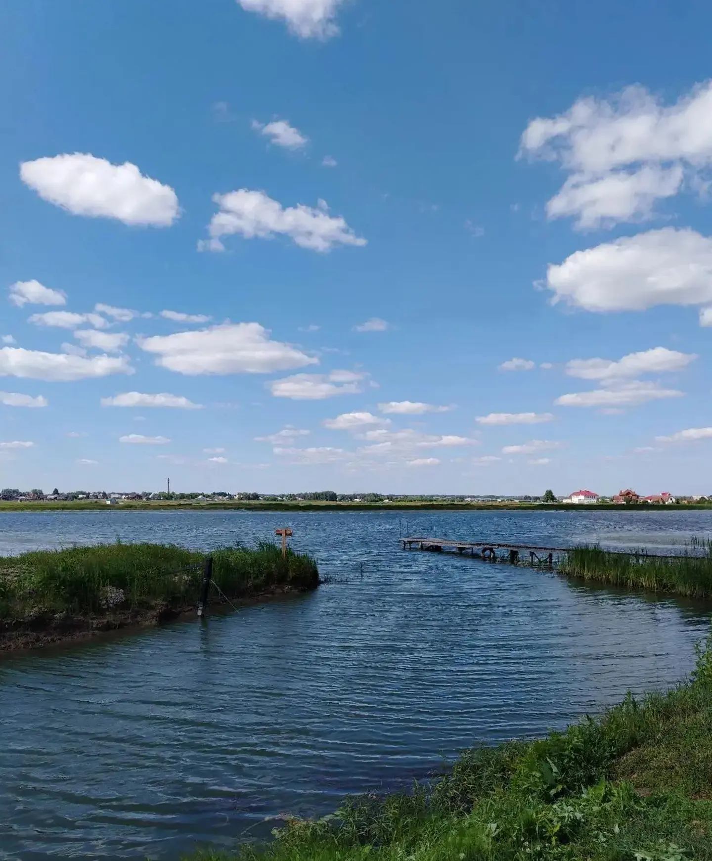 🌤 Доброе утро, дорогое село! 1 августа будет жарким. Днём воздух прогреется до +27…+29°C, ночью +18