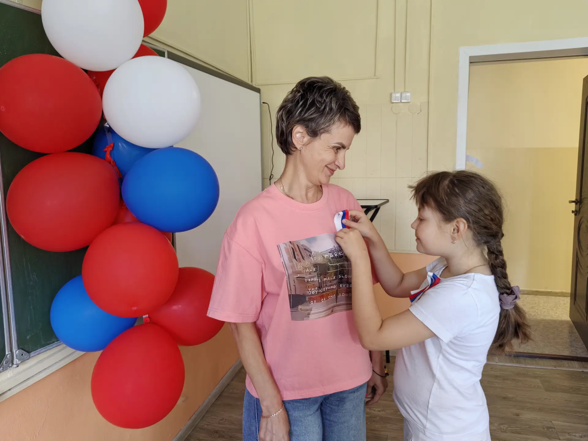 🎗️ Наша школа присоединилась к патриотической акции «Российский триколор»!

Ученики нашей школы при