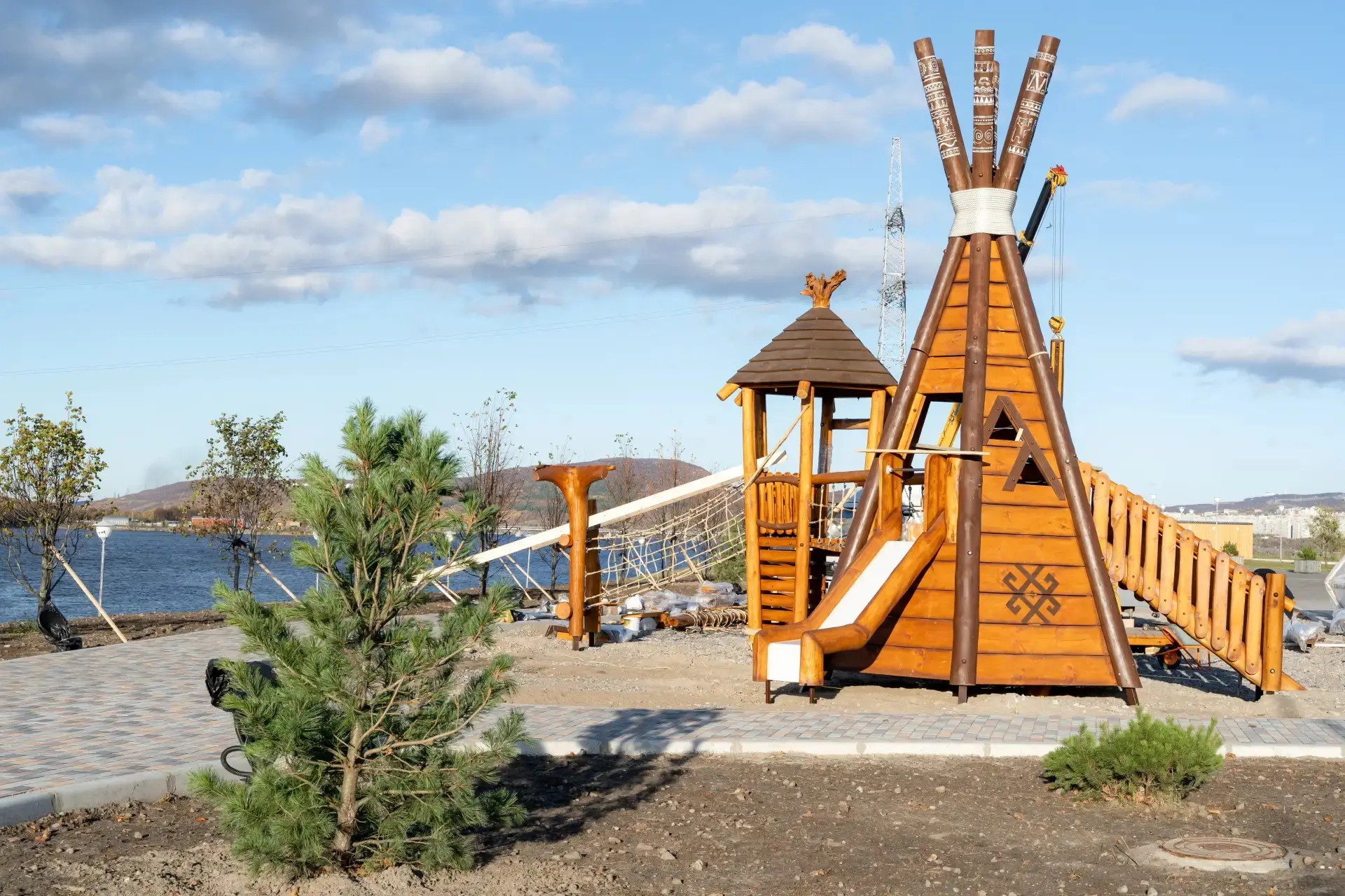 В рубрике #лучшийкейс сегодня поговорим о набережной в городе Коле Мурманской области!